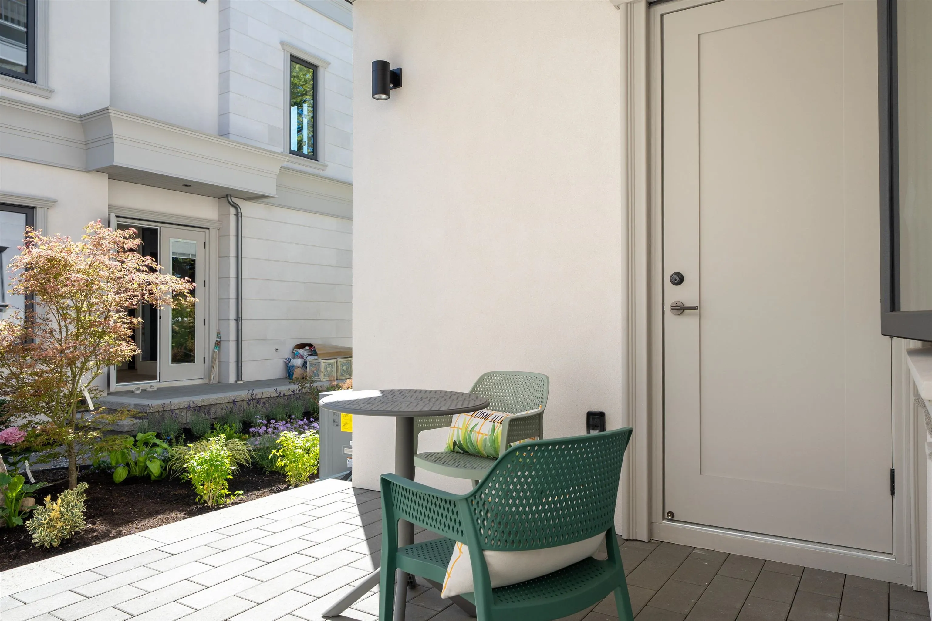 1592 Nanton Avenue #2