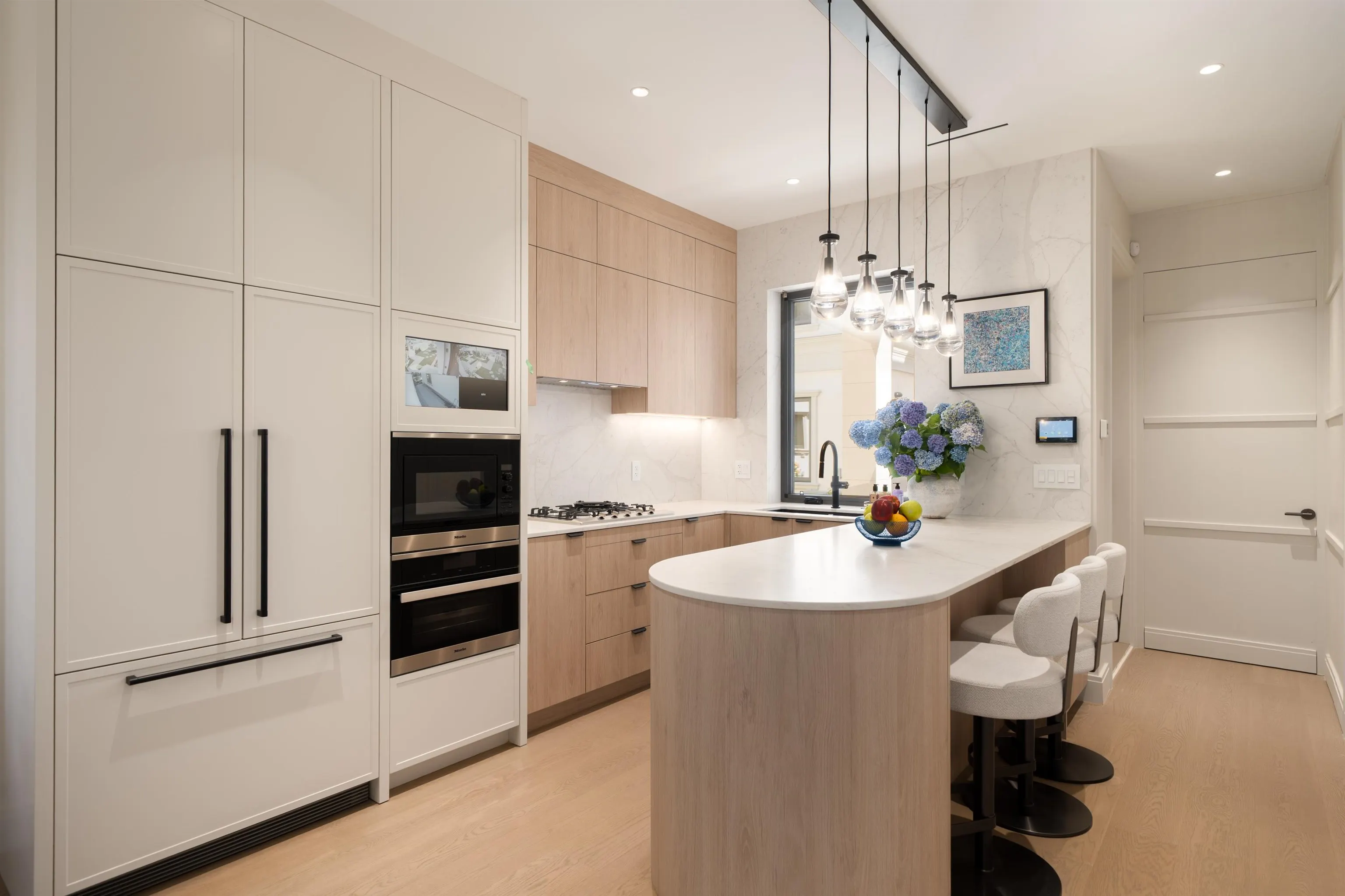 1592 Nanton Avenue #2