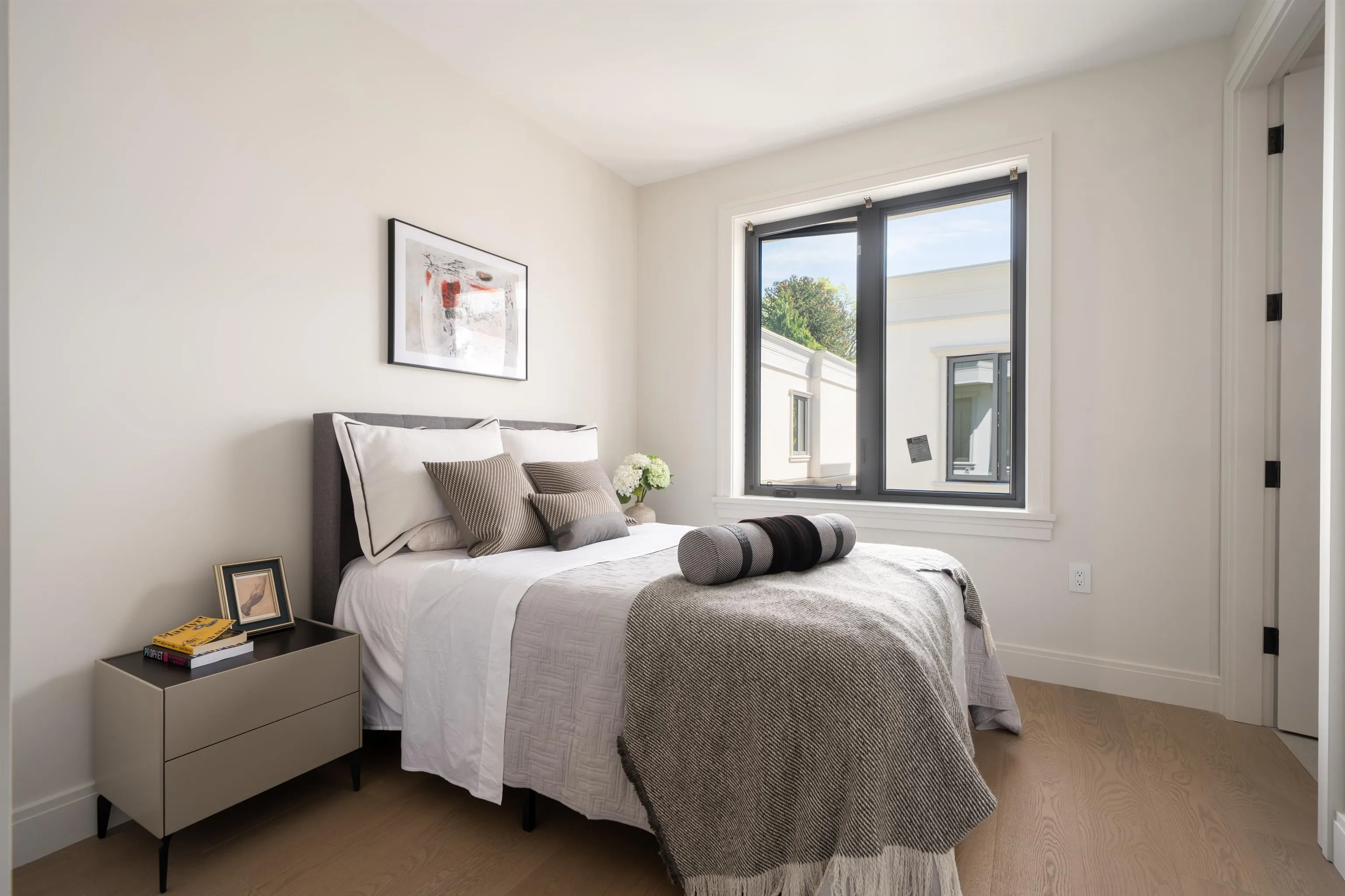 1592 Nanton Avenue #2