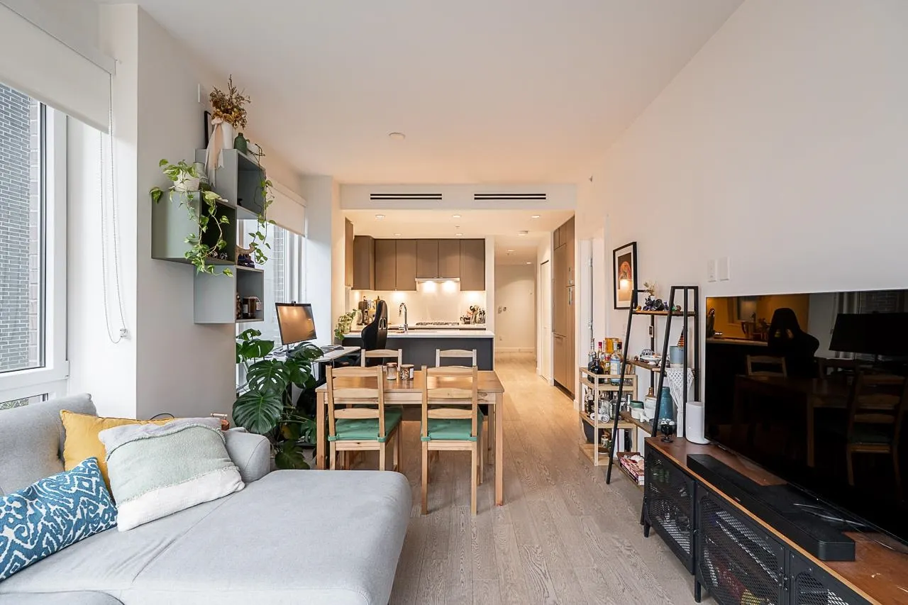 489 W 26th Avenue #108