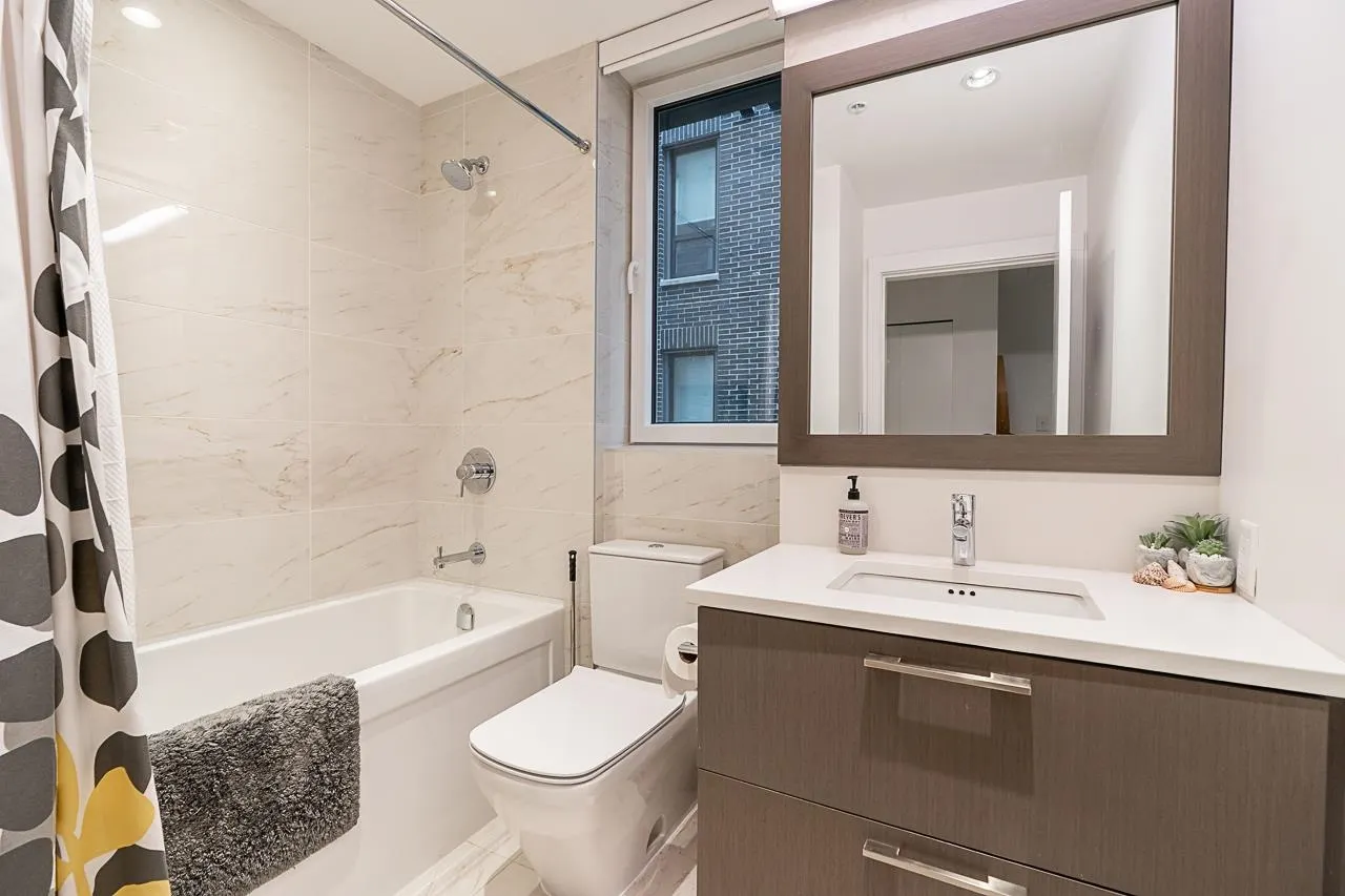 489 W 26th Avenue #108