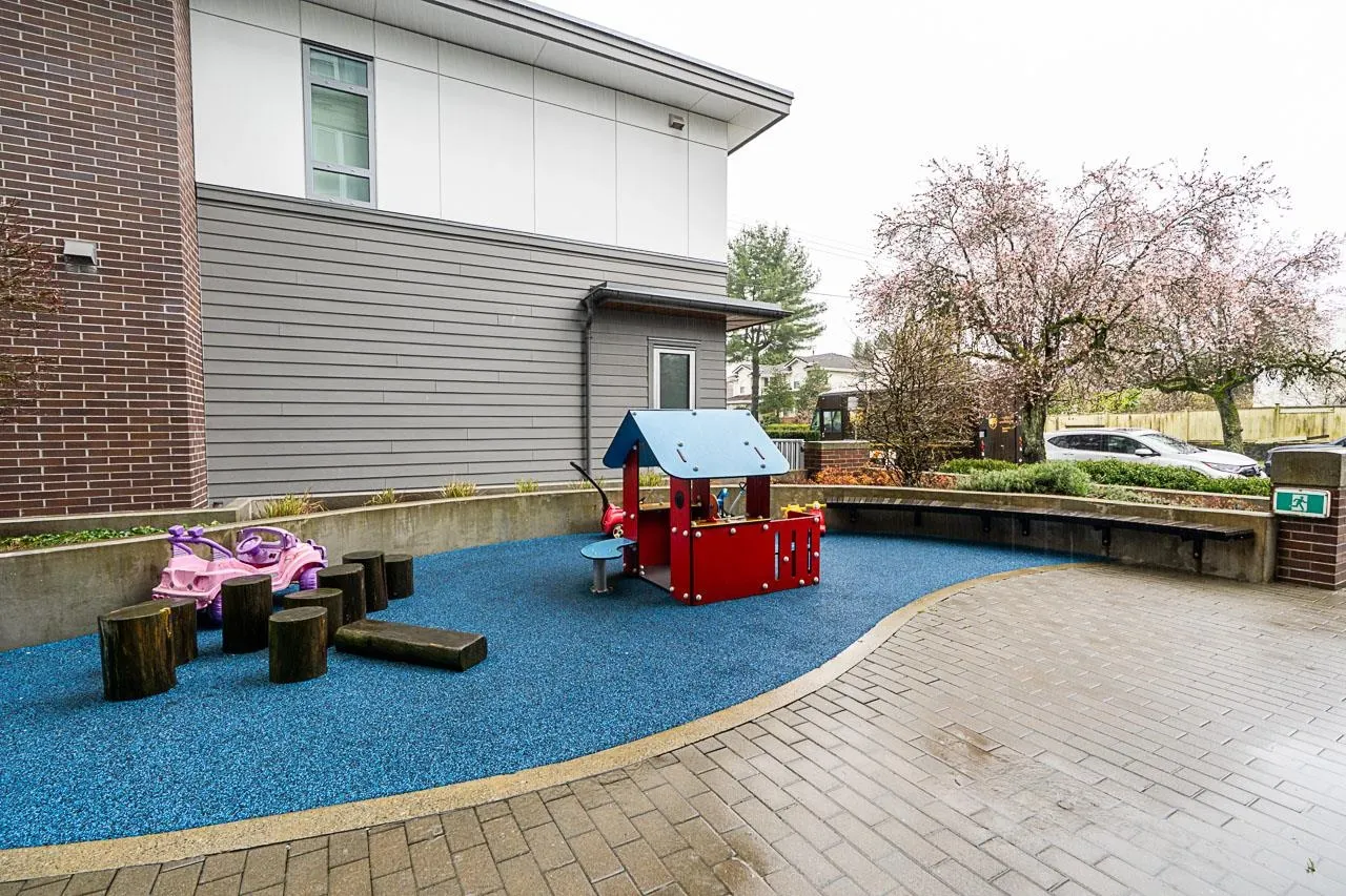 489 W 26th Avenue #108