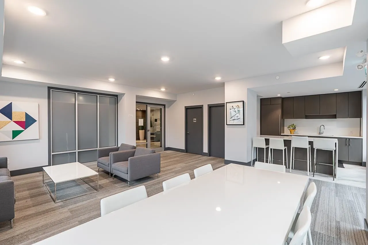 489 W 26th Avenue #108