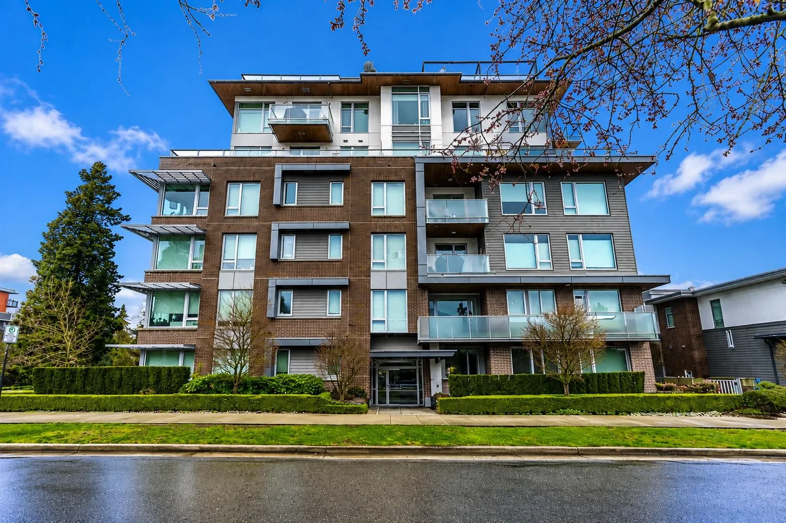 489 W 26th Avenue #108