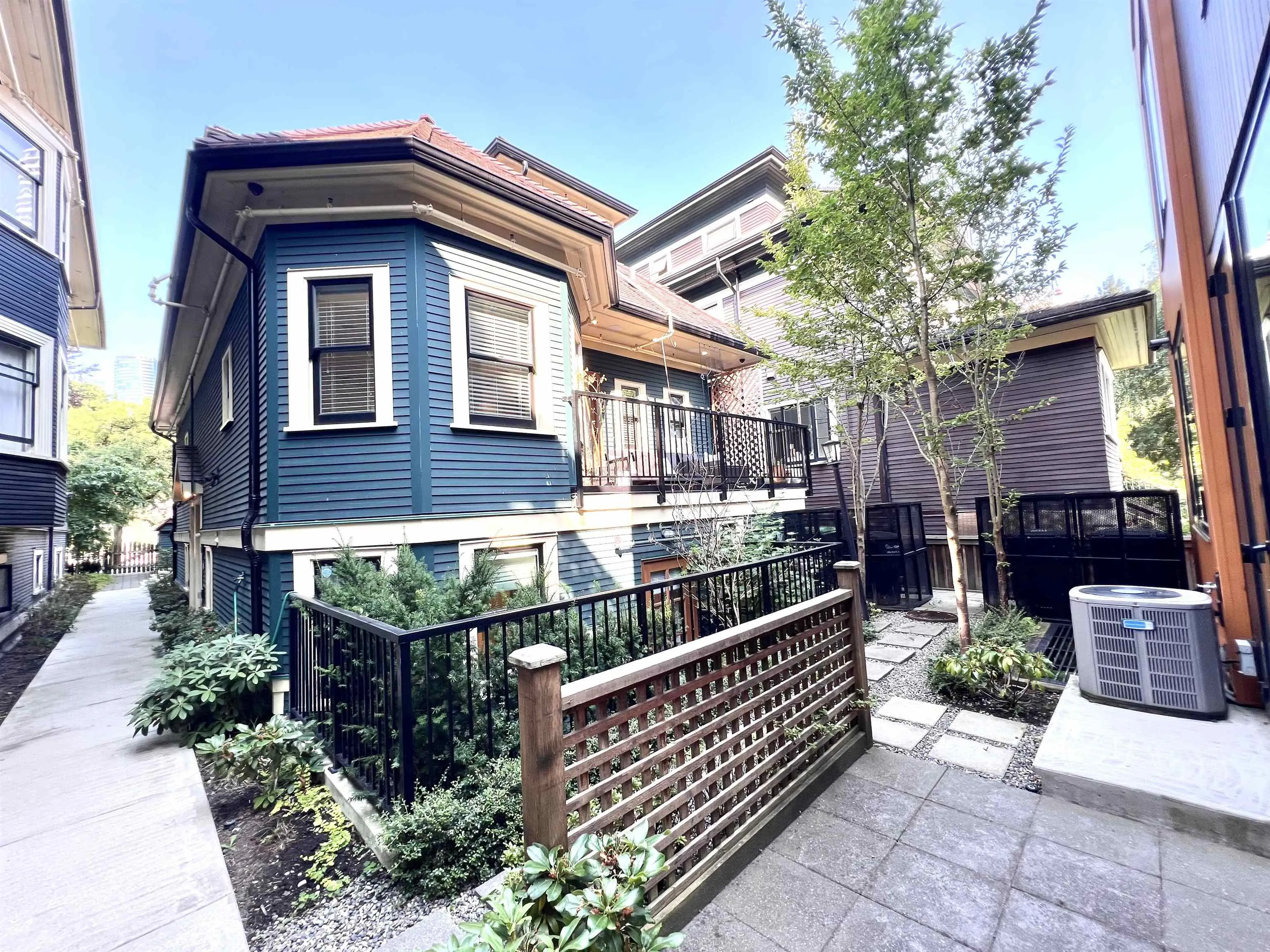 1150 Comox Street #3