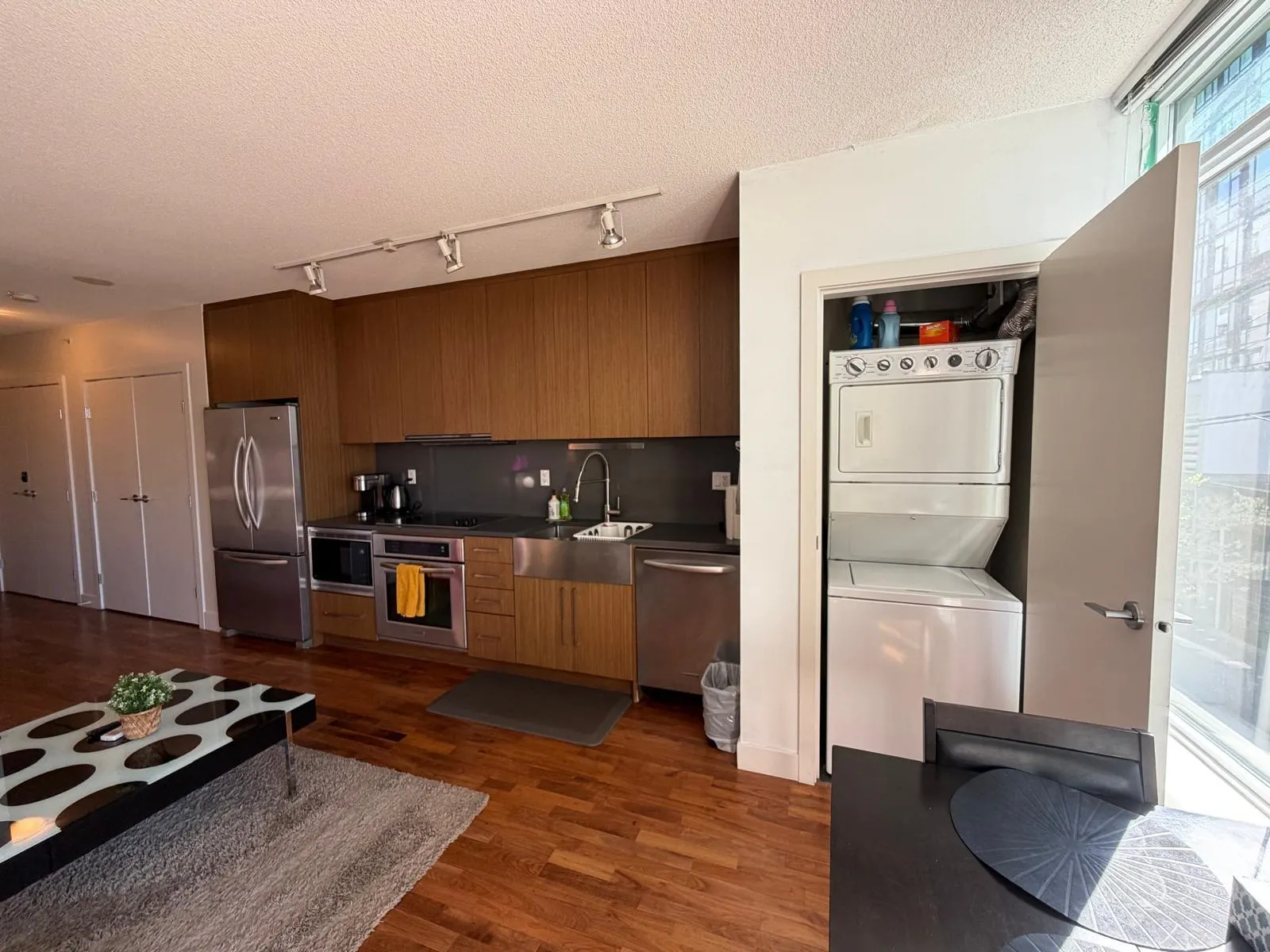 250 E 6th Avenue #473