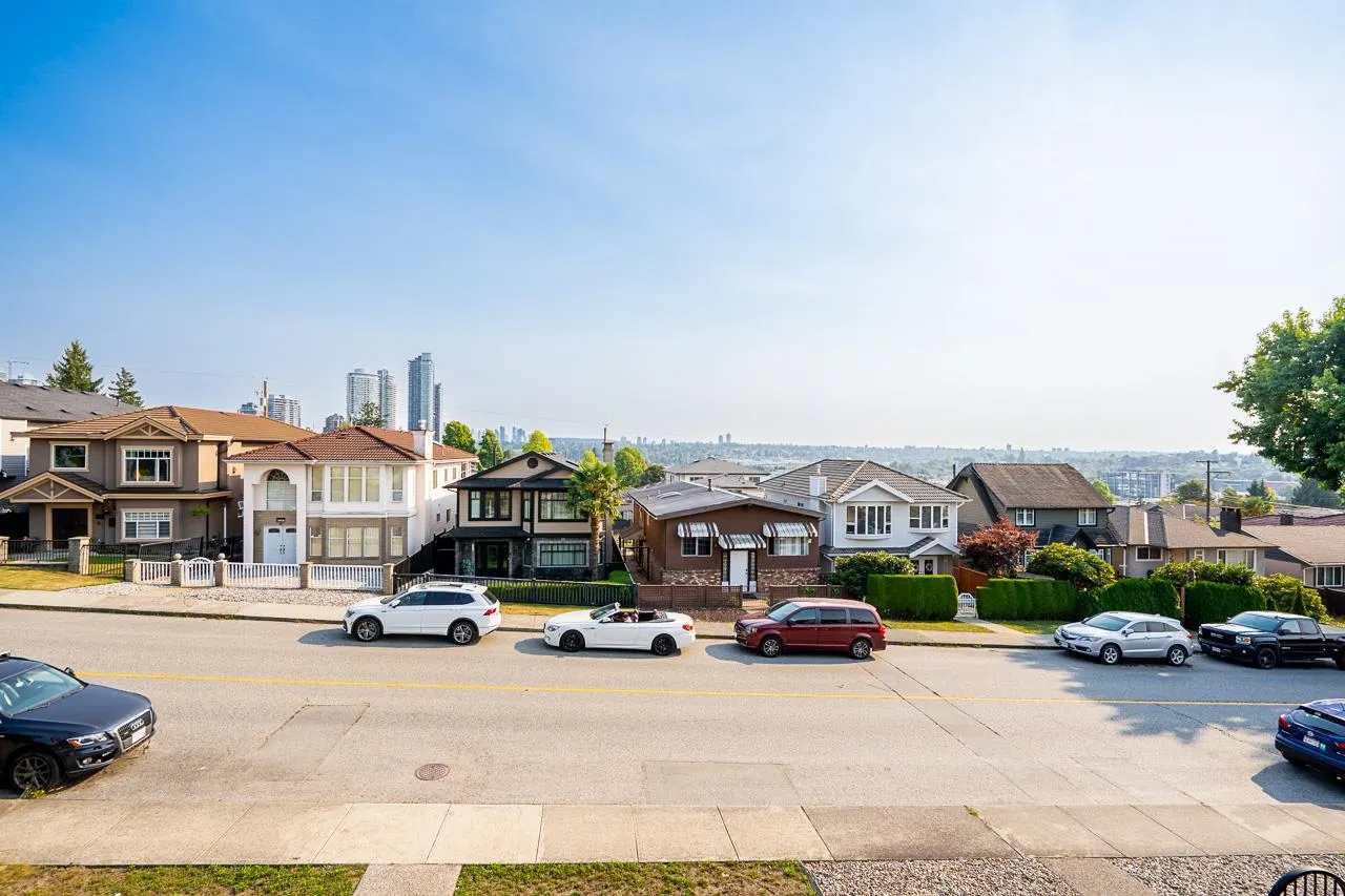 3945 Parker Street