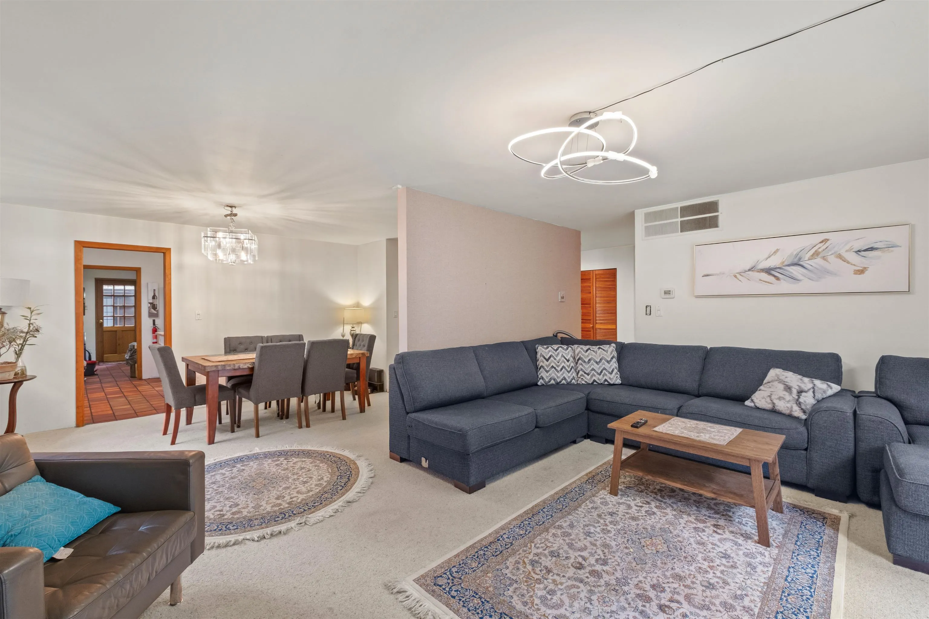 886 E 29th Street