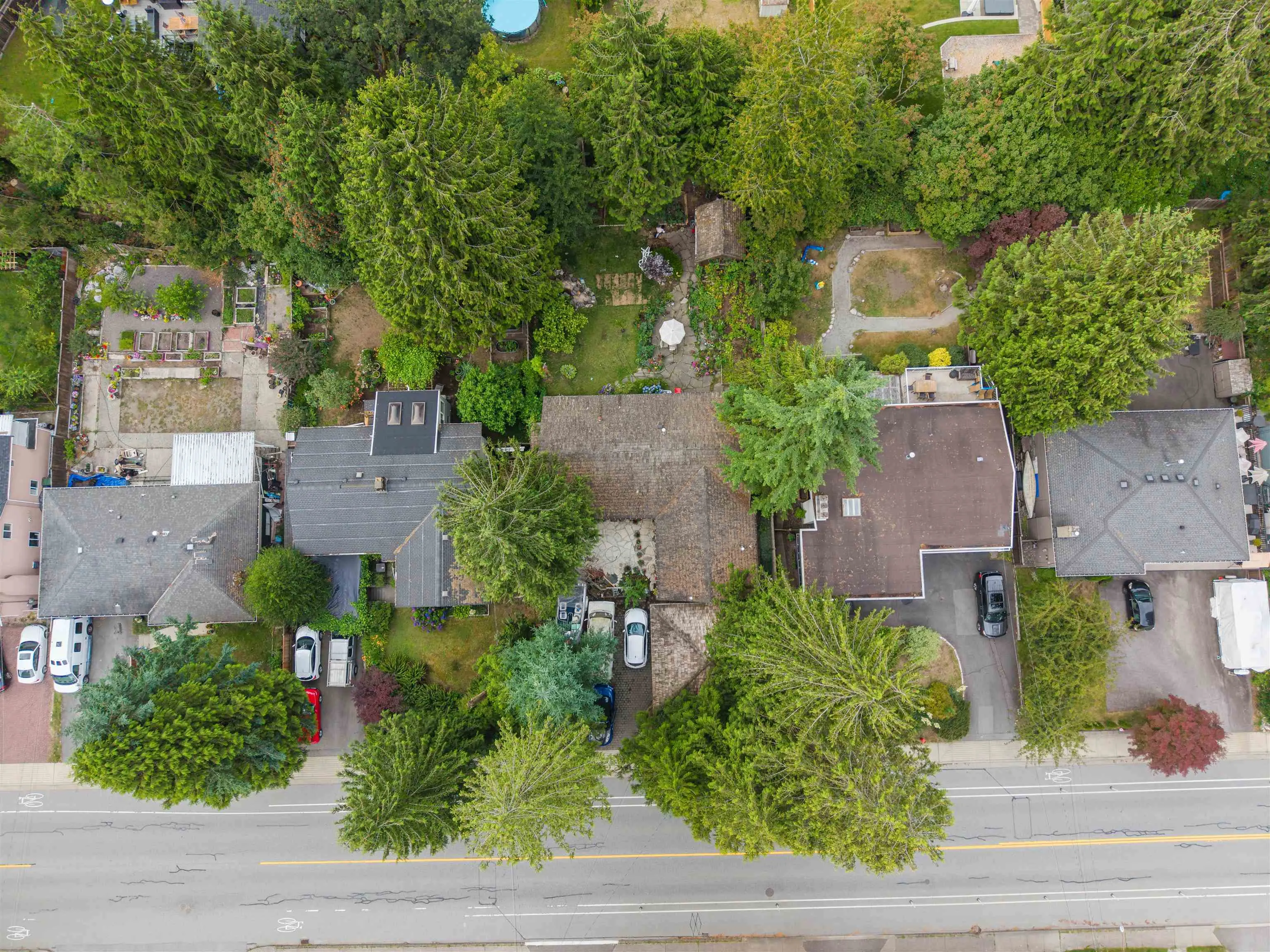886 E 29th Street