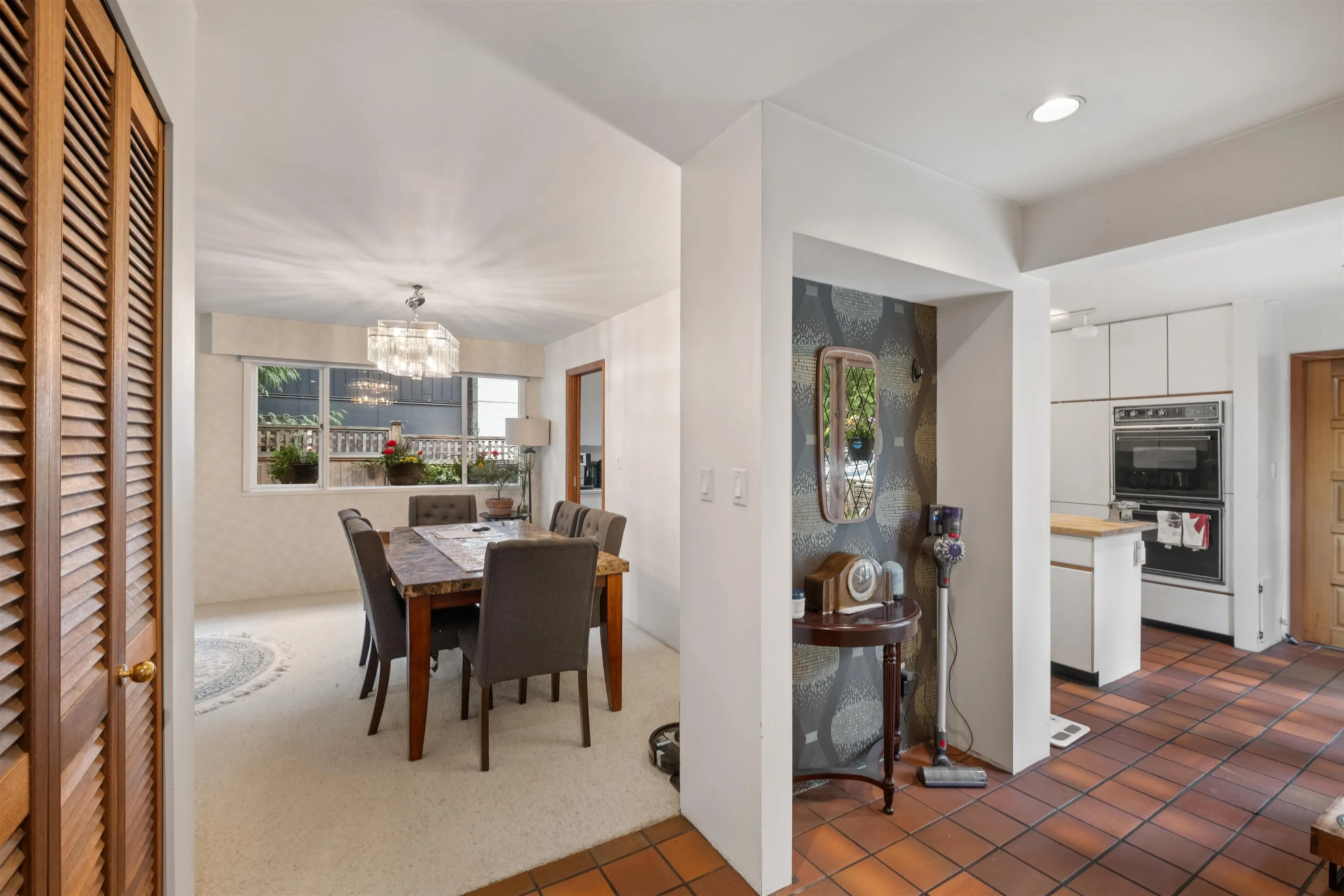886 E 29th Street