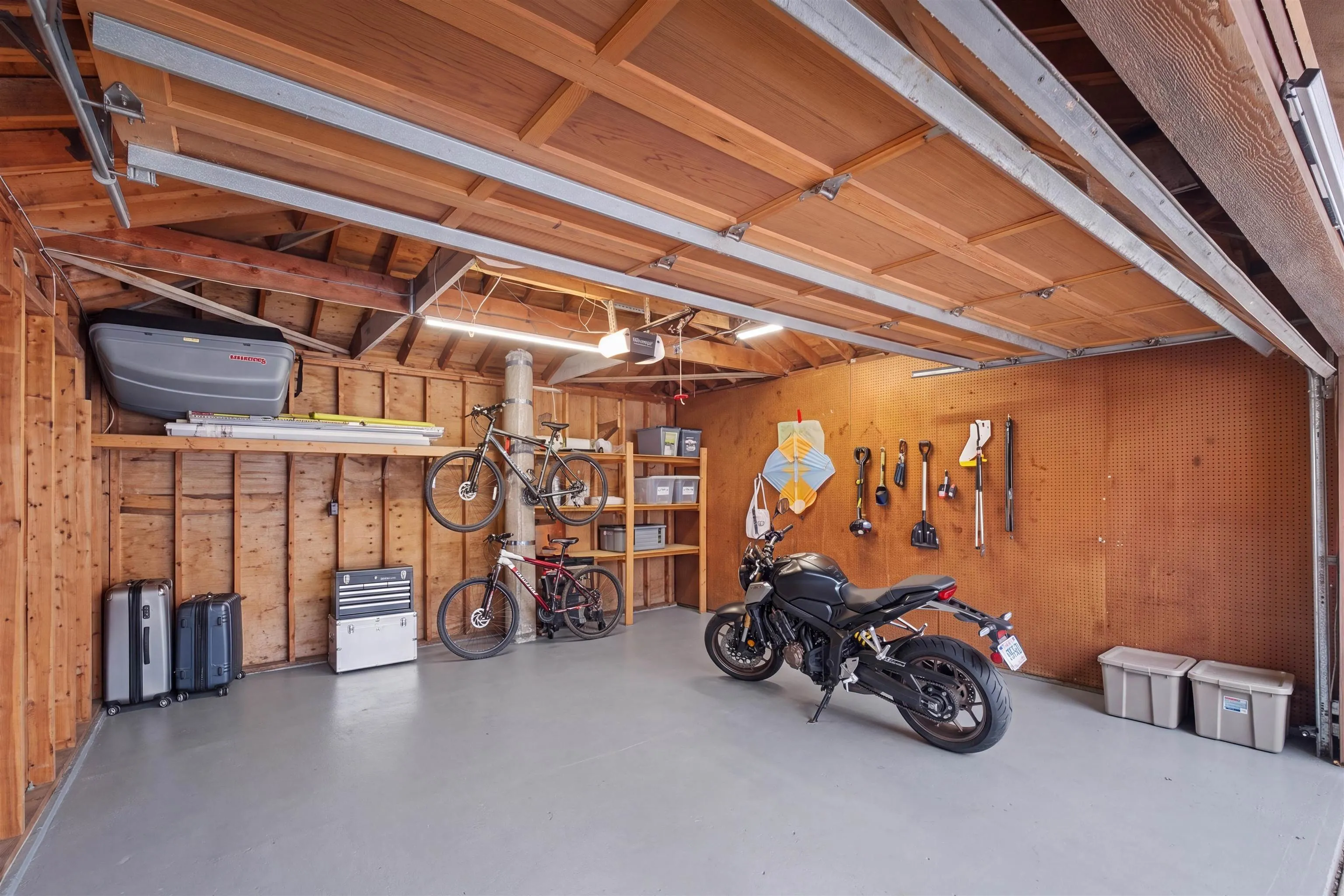 886 E 29th Street