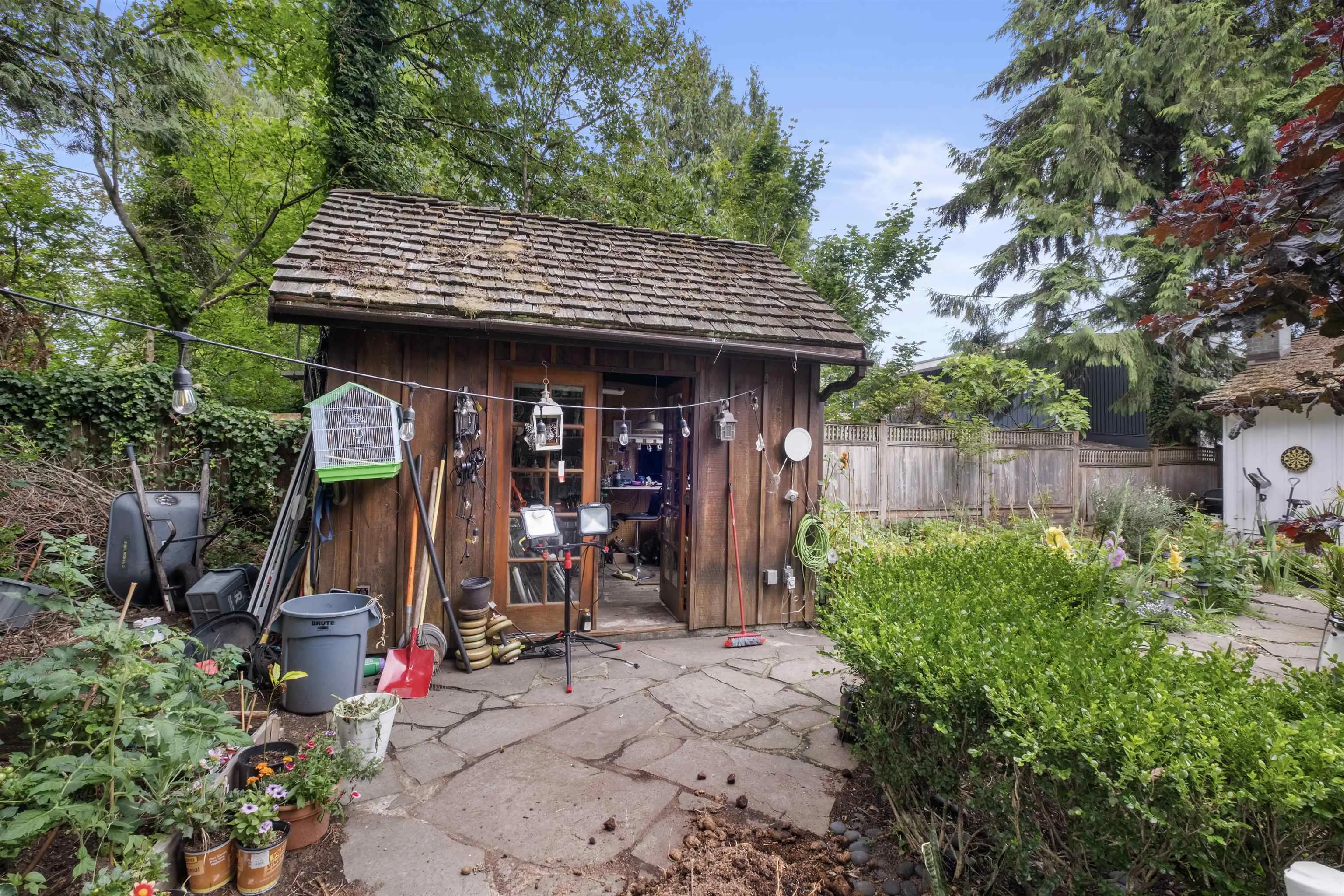 886 E 29th Street