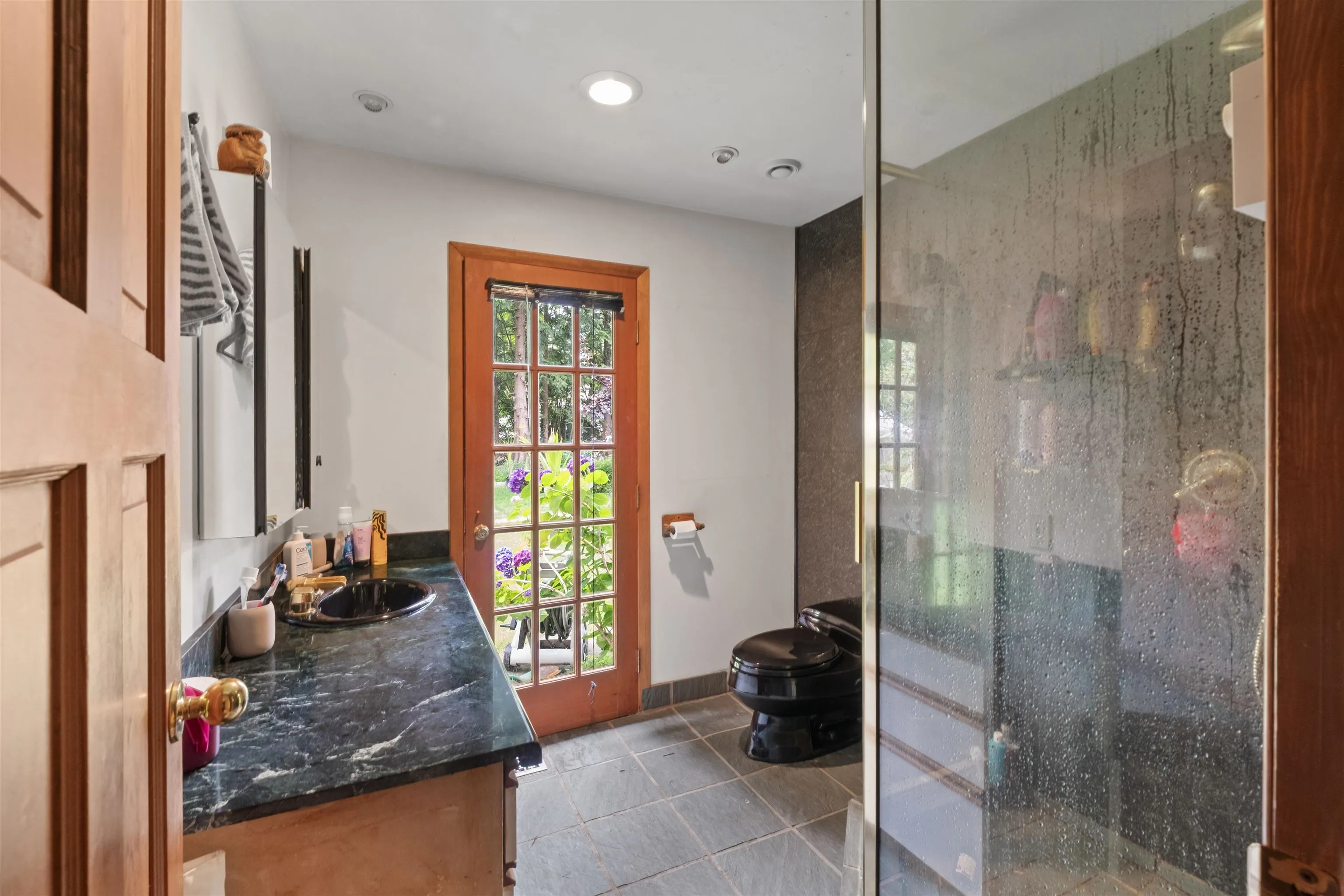 886 E 29th Street