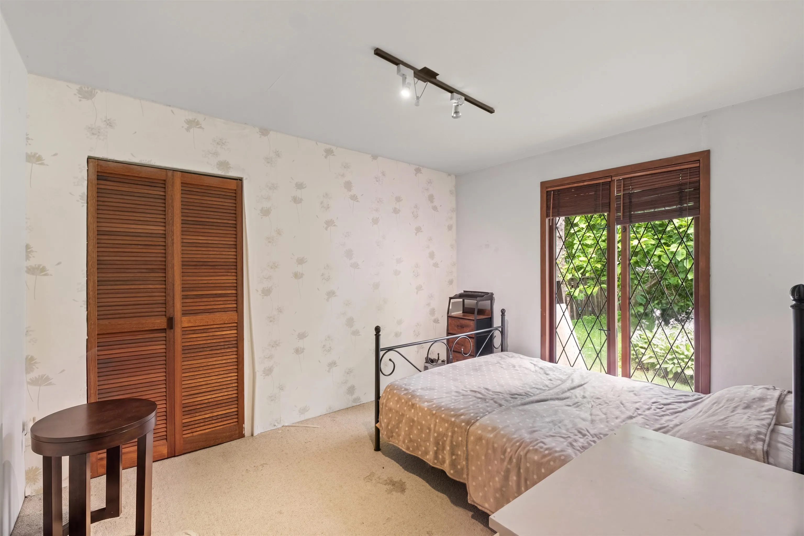 886 E 29th Street