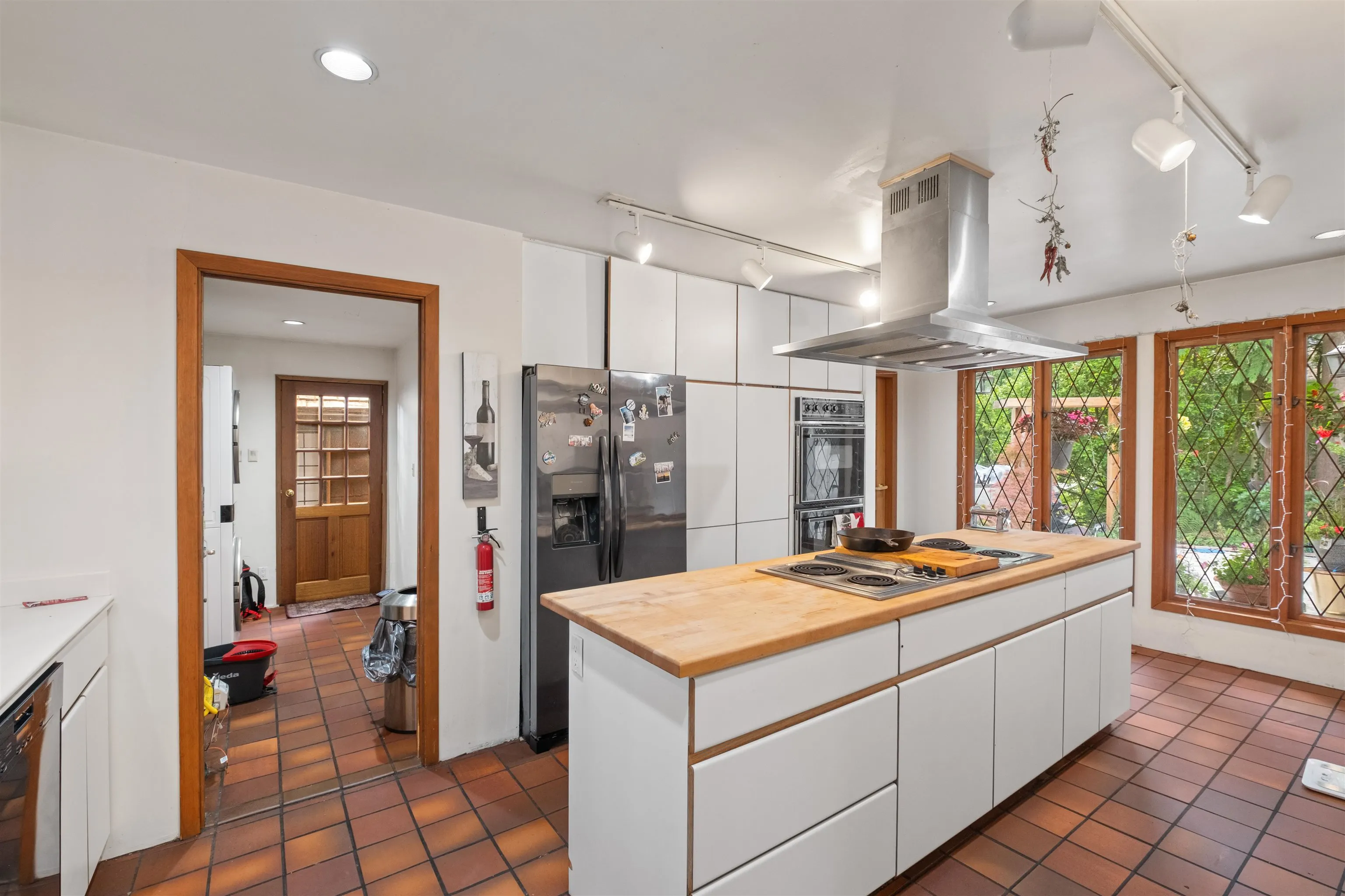 886 E 29th Street