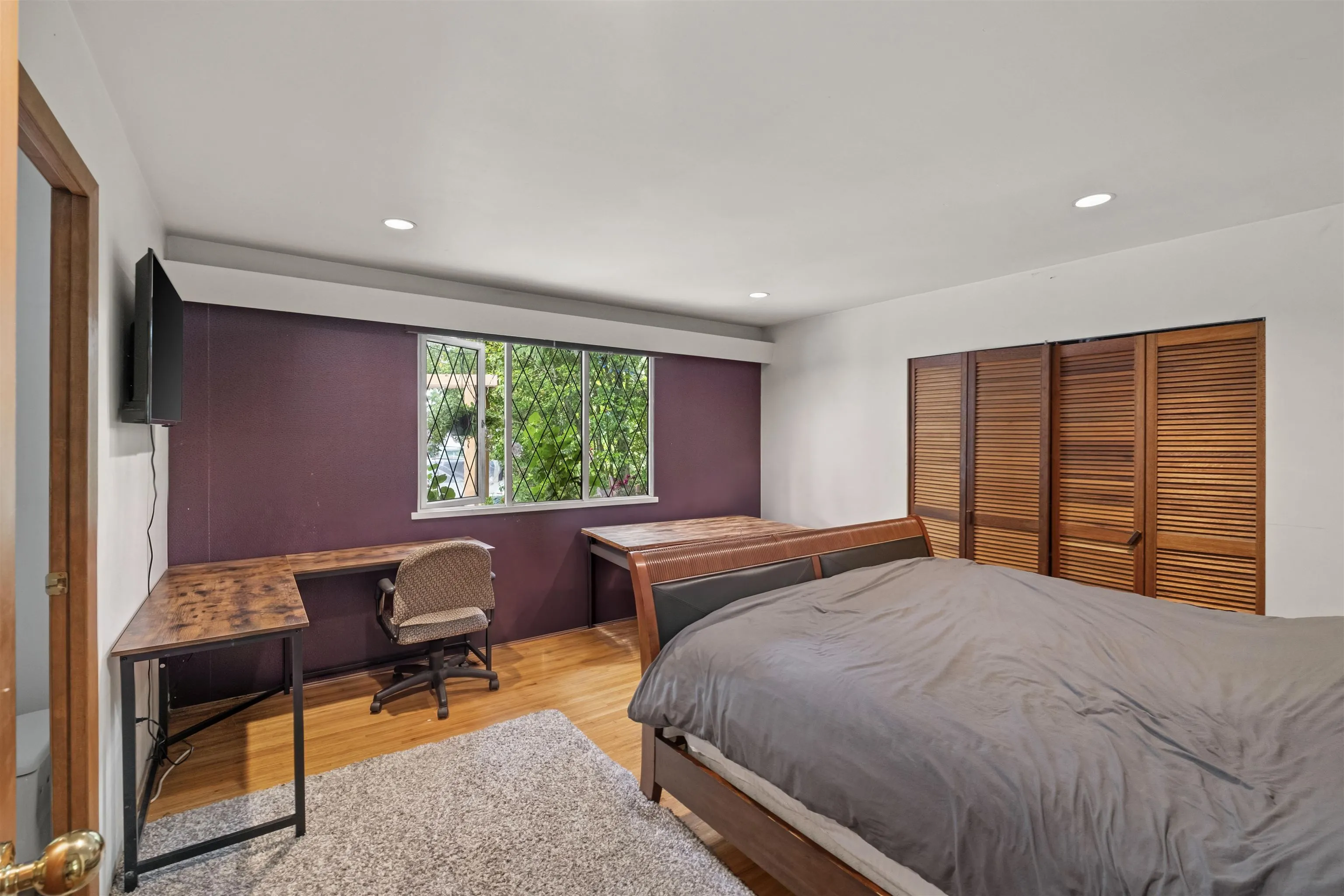 886 E 29th Street