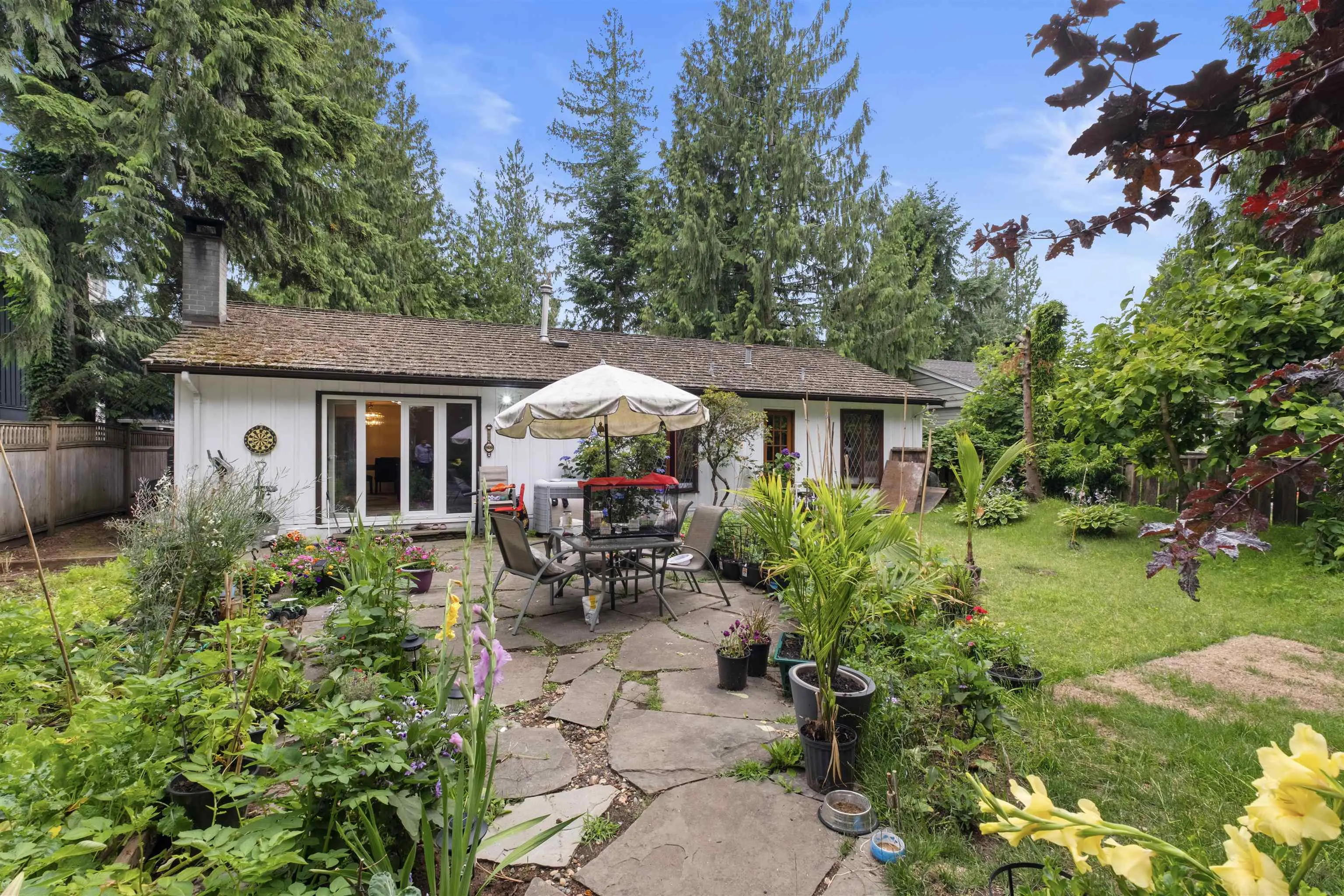 886 E 29th Street