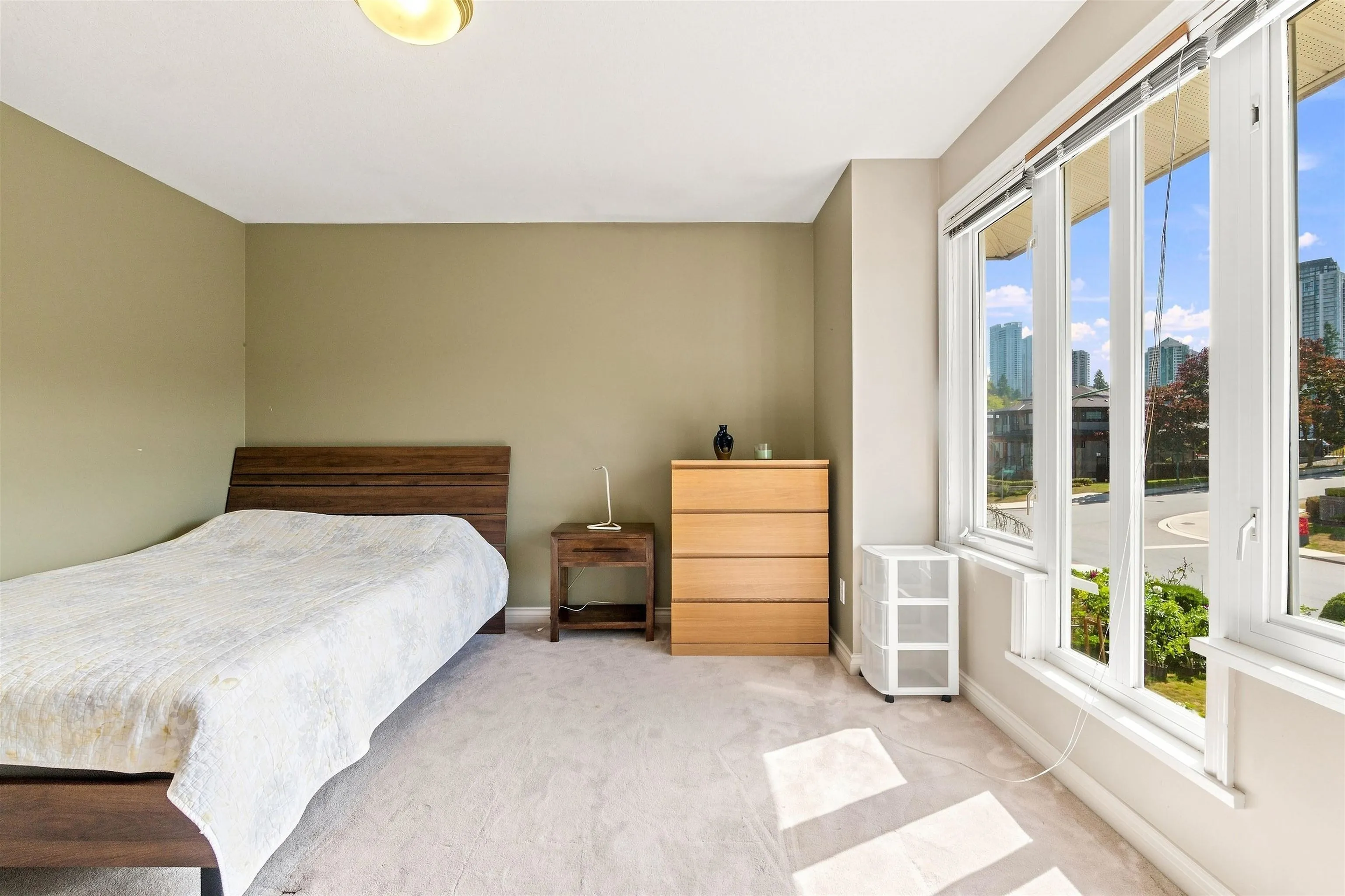 4229 Hazelwood Crescent