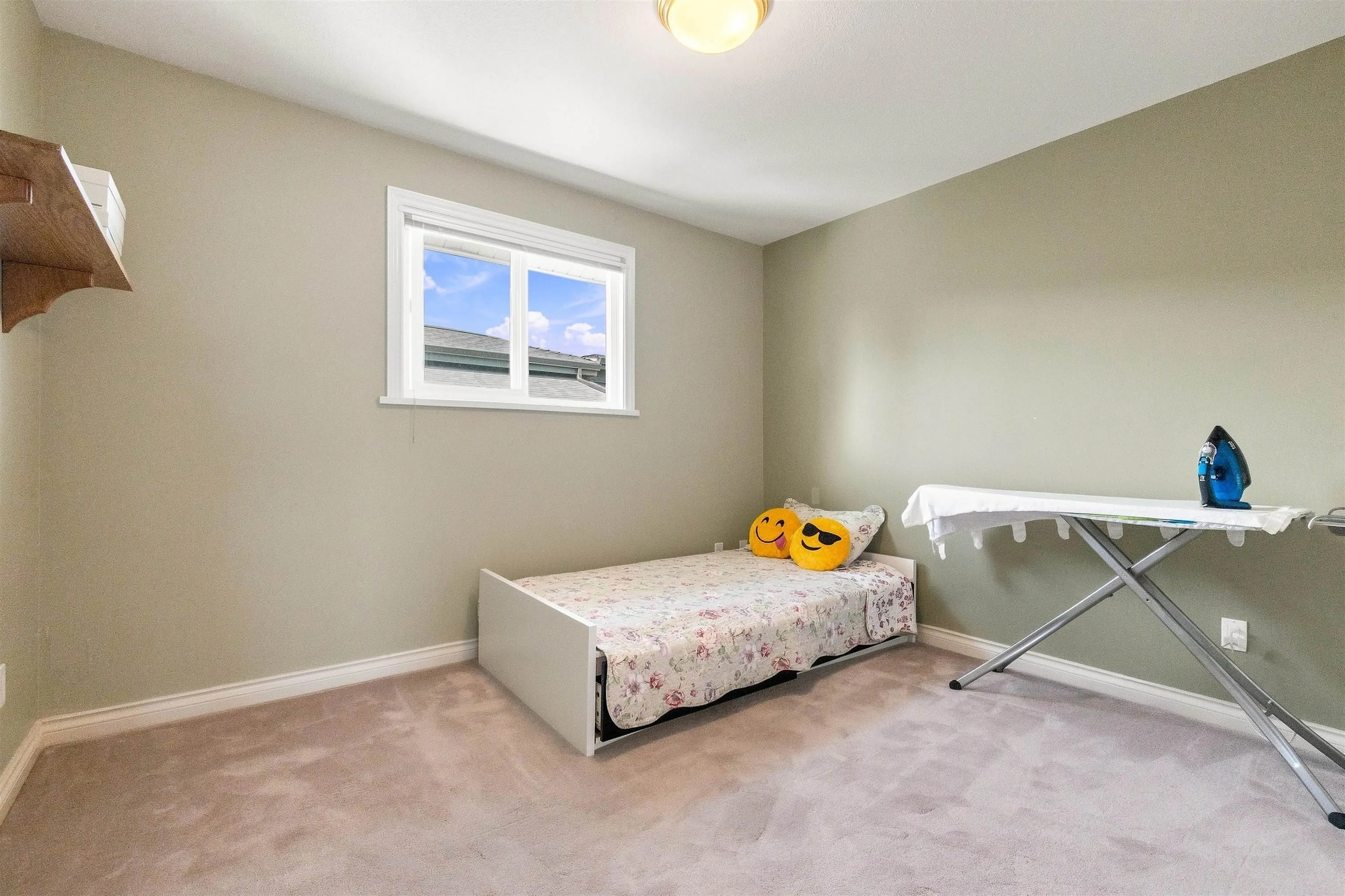 4229 Hazelwood Crescent