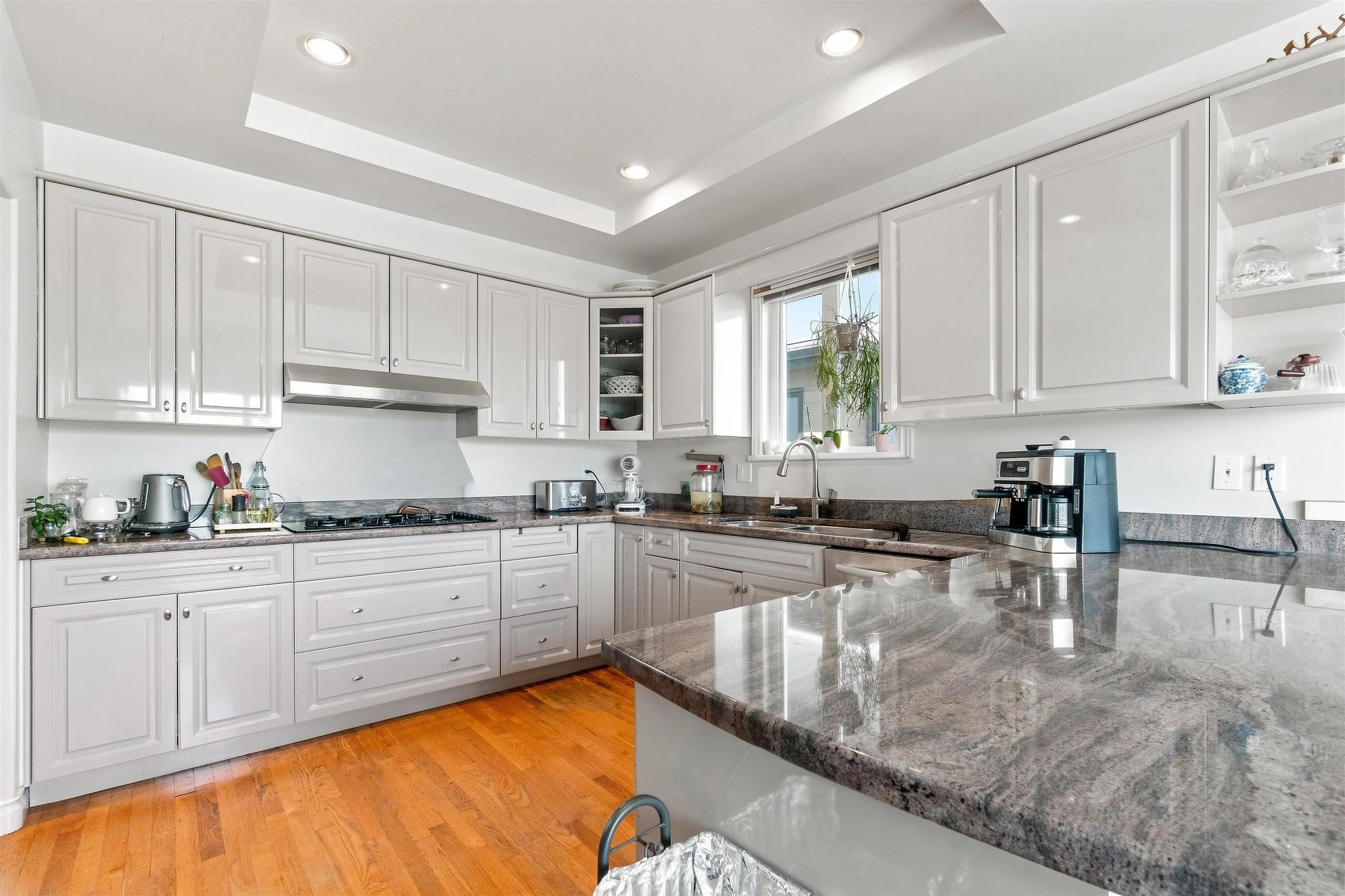 4229 Hazelwood Crescent