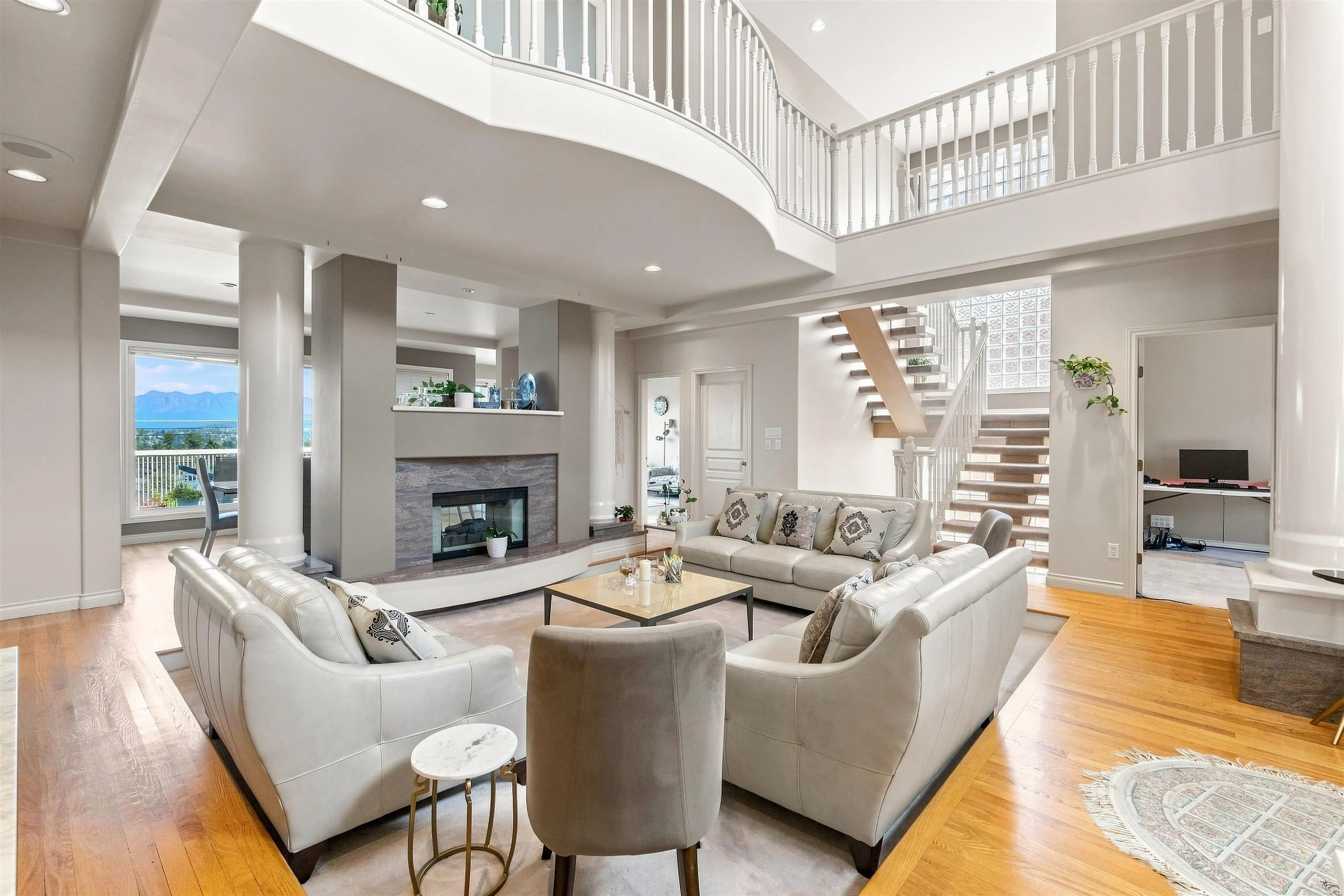 4229 Hazelwood Crescent