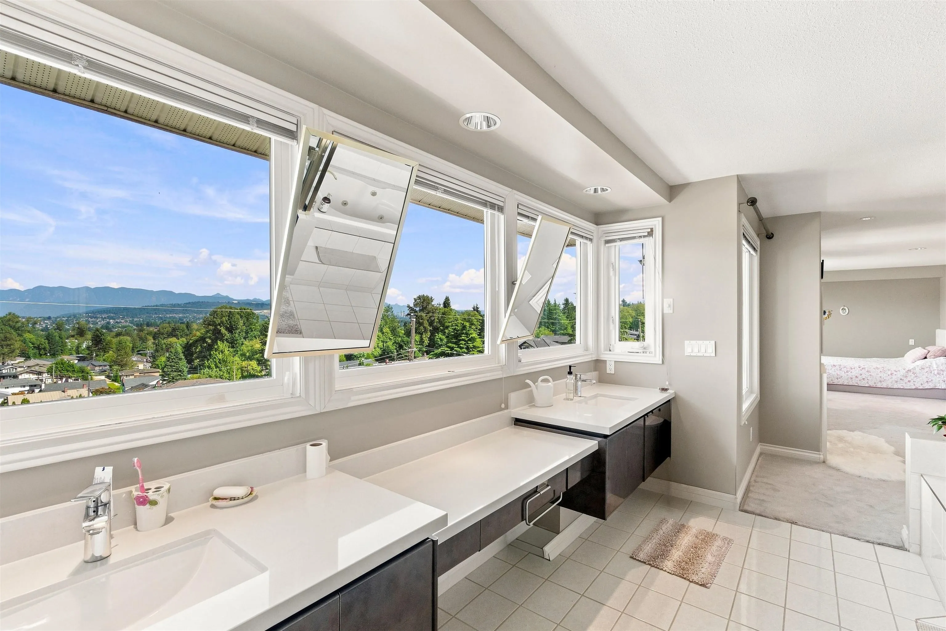 4229 Hazelwood Crescent
