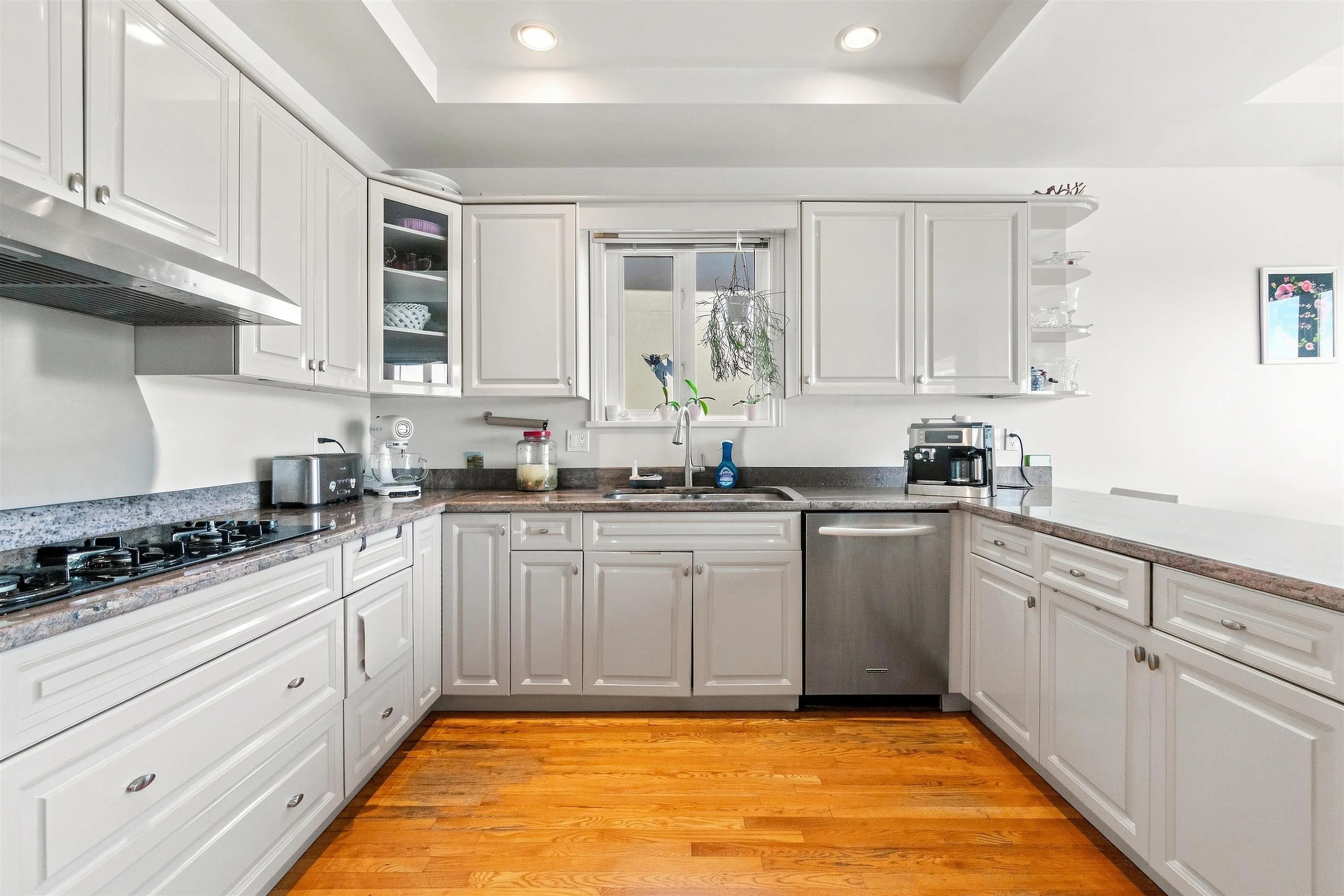 4229 Hazelwood Crescent