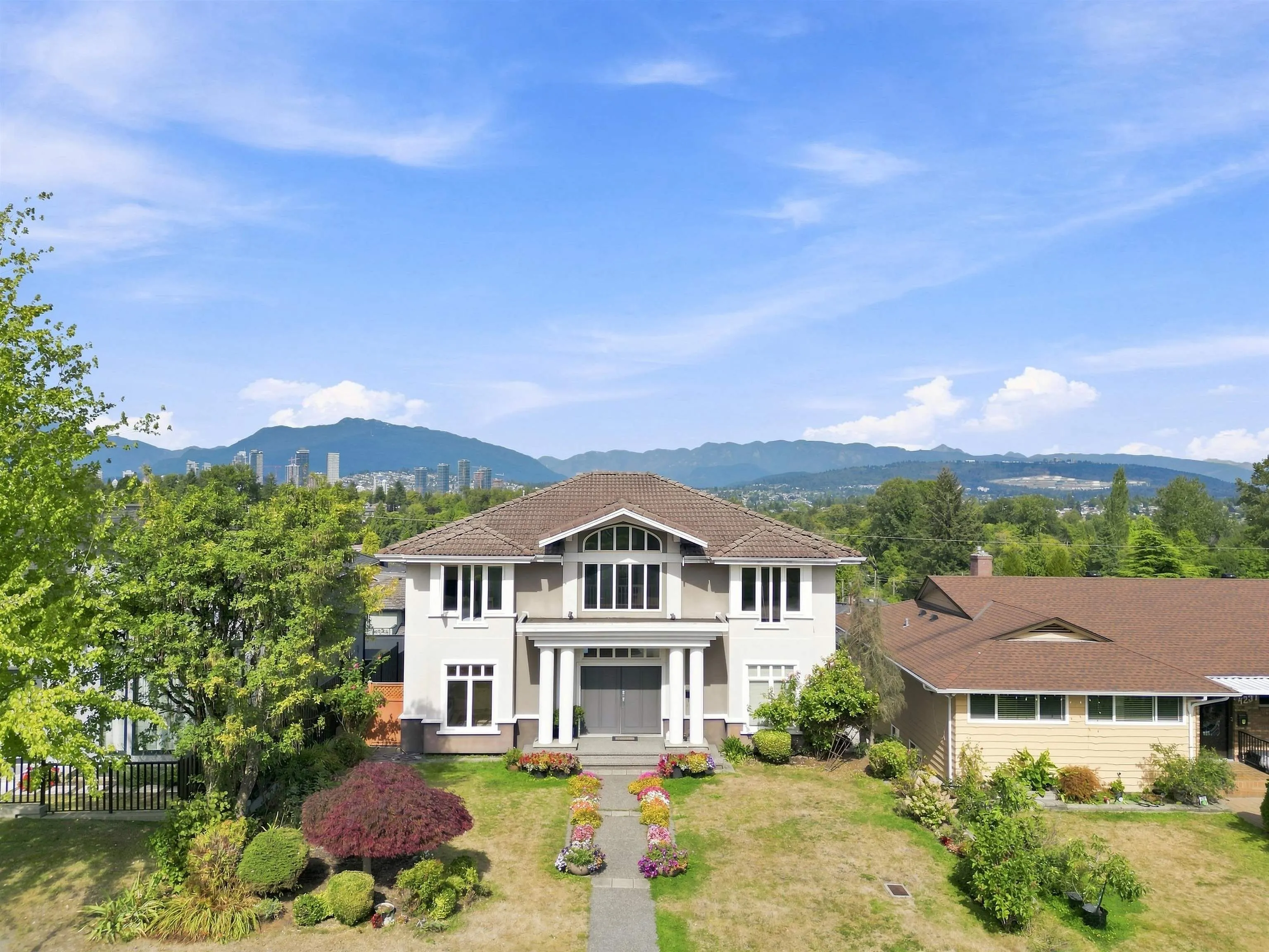 4229 Hazelwood Crescent