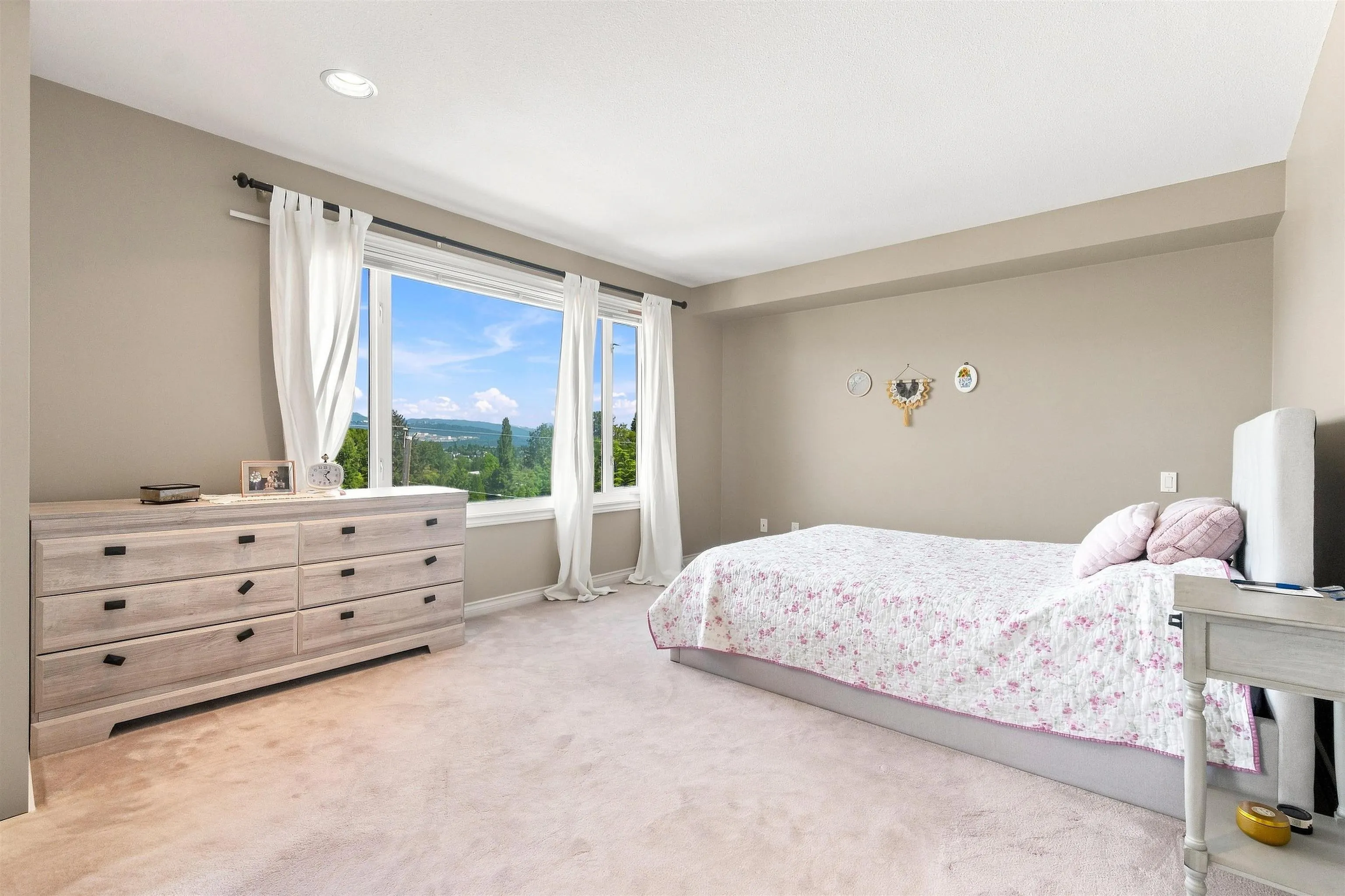 4229 Hazelwood Crescent