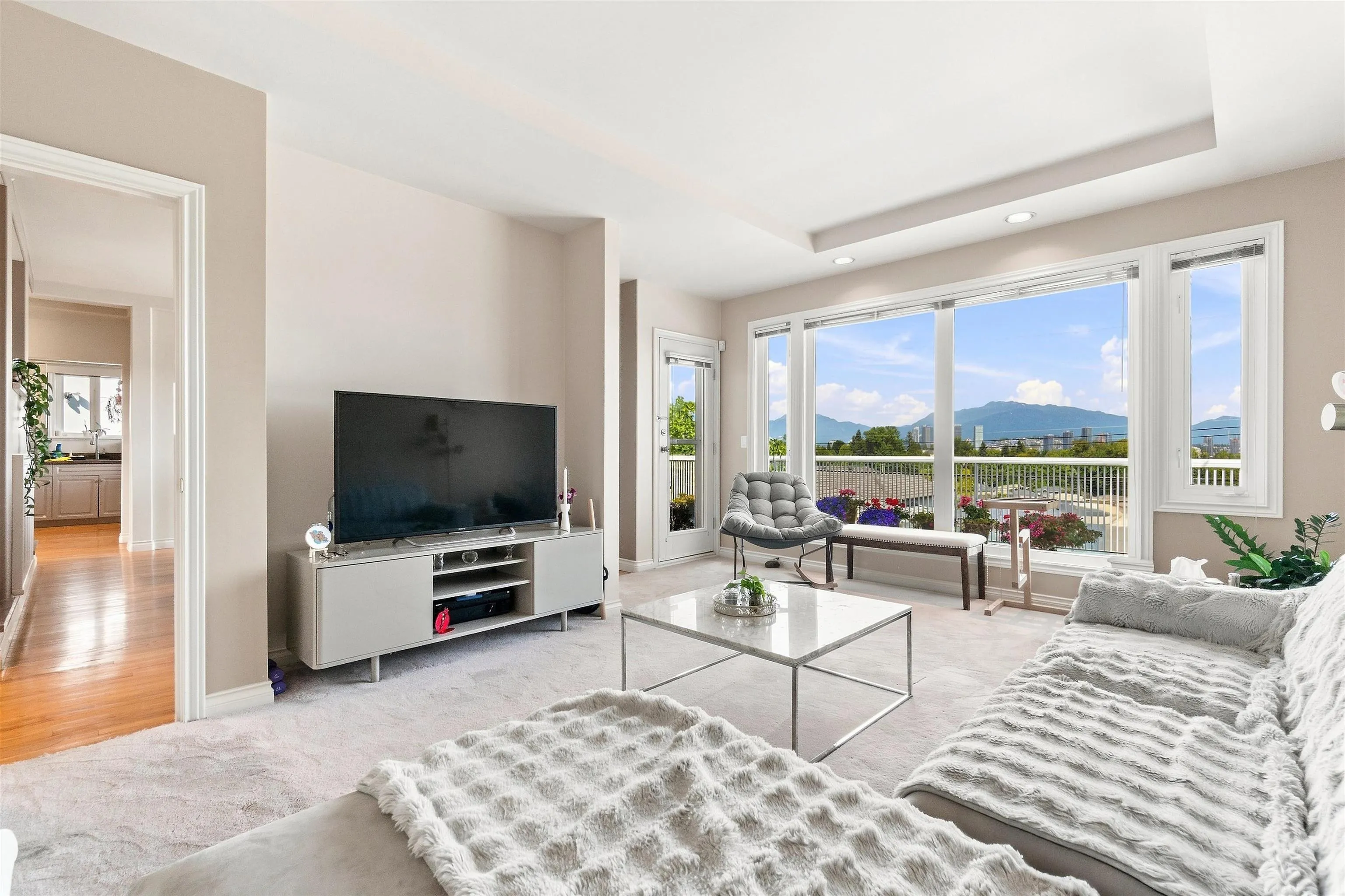4229 Hazelwood Crescent