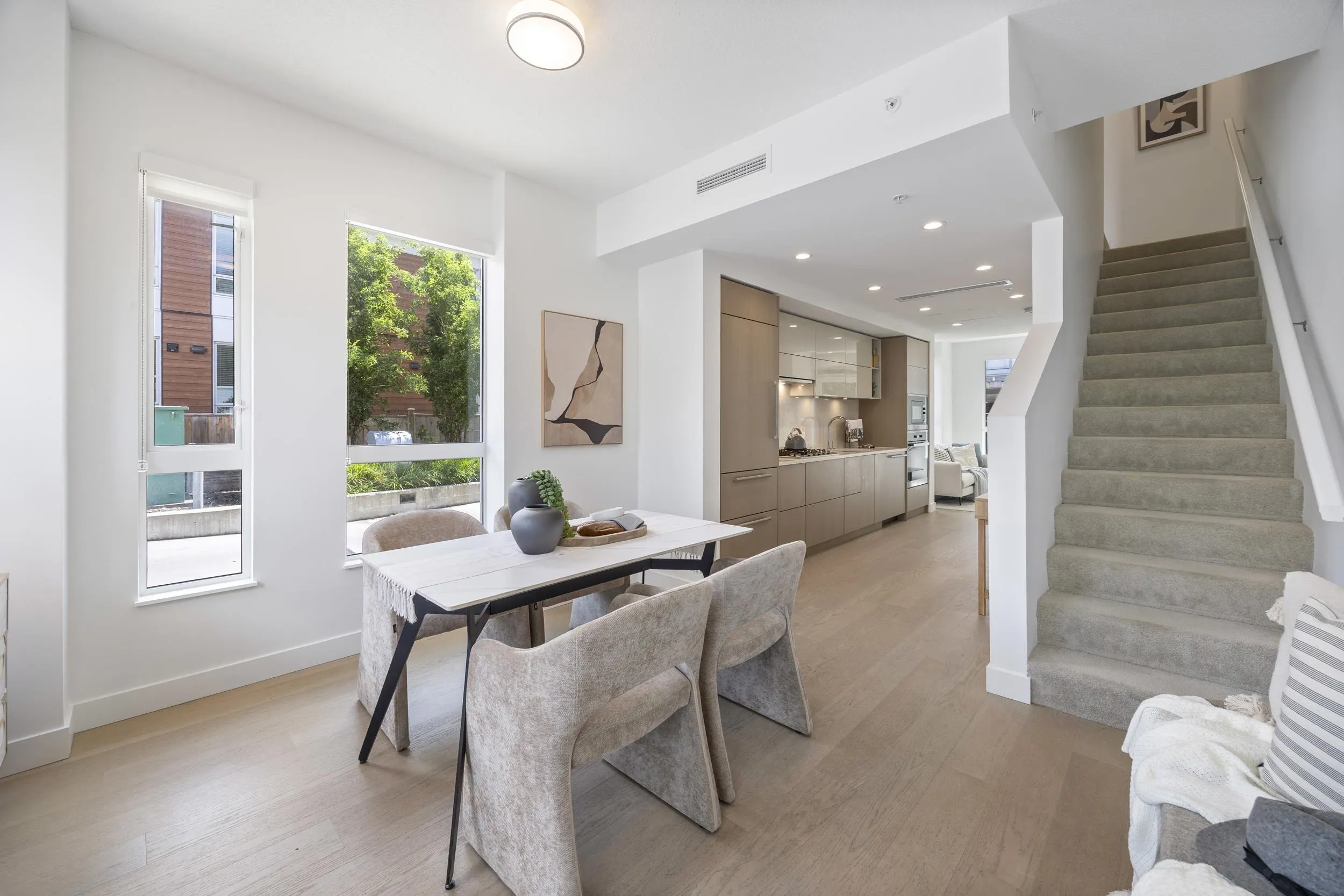 477 W King Edward Avenue