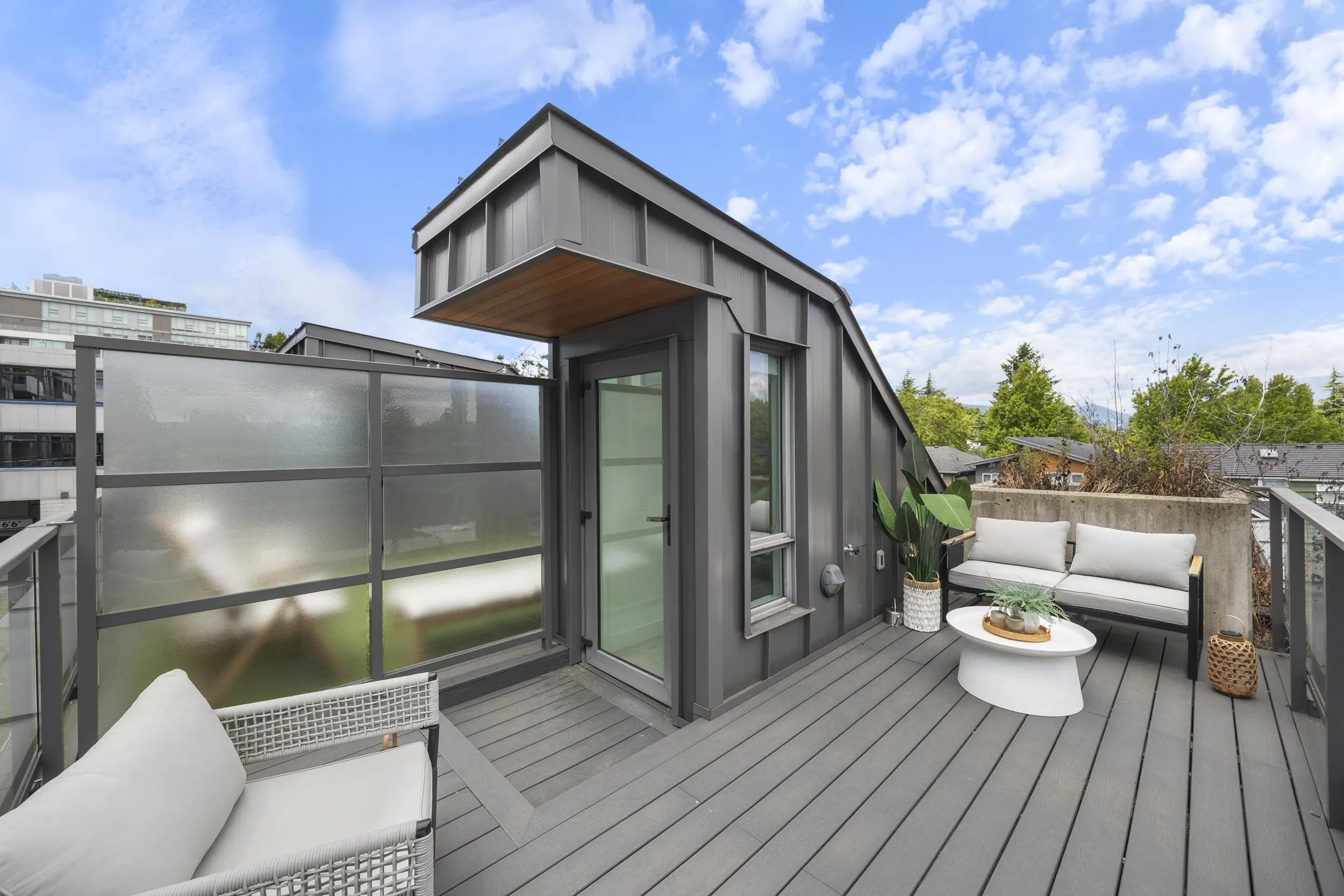 477 W King Edward Avenue