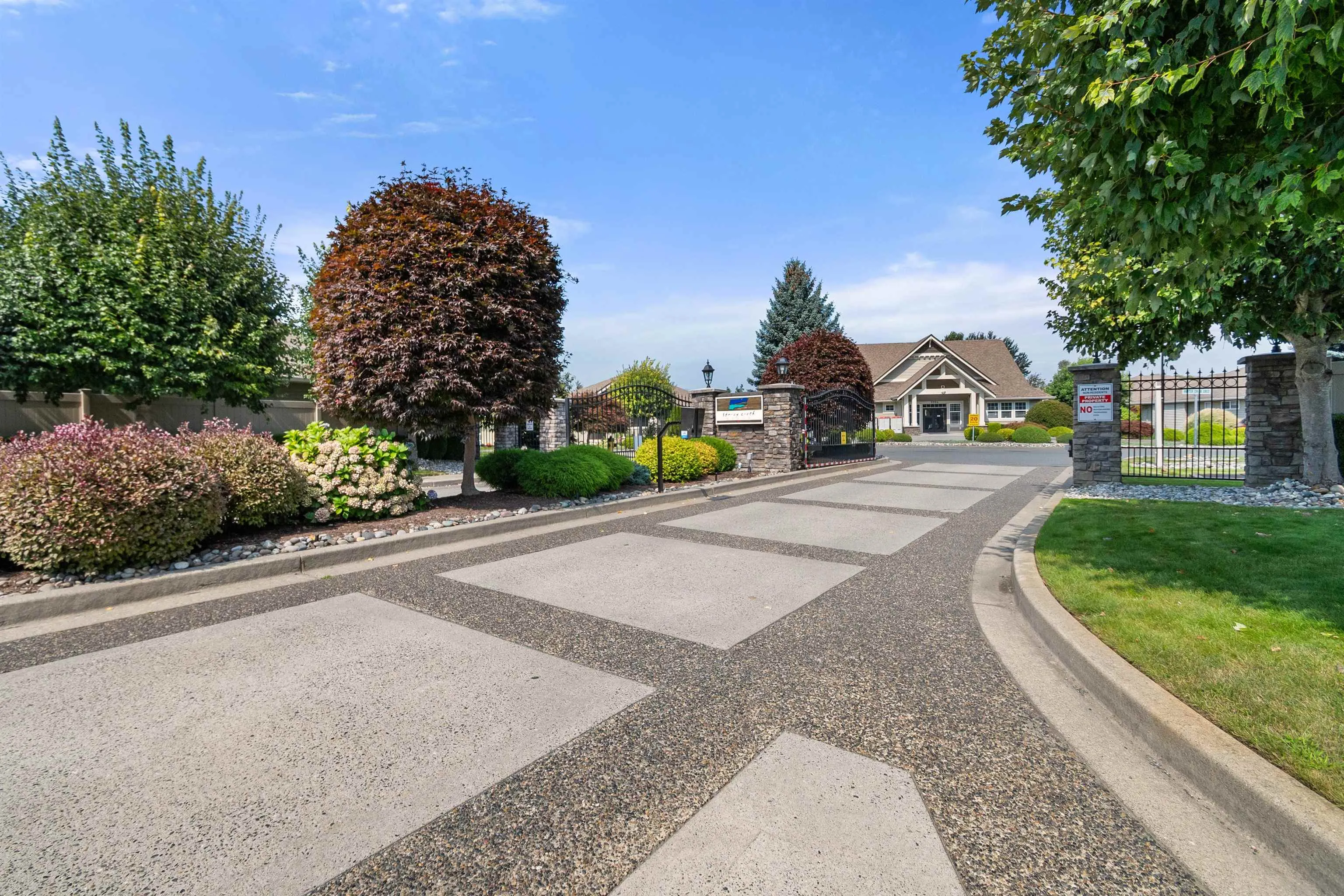 5976 Hunter Creek Crescent