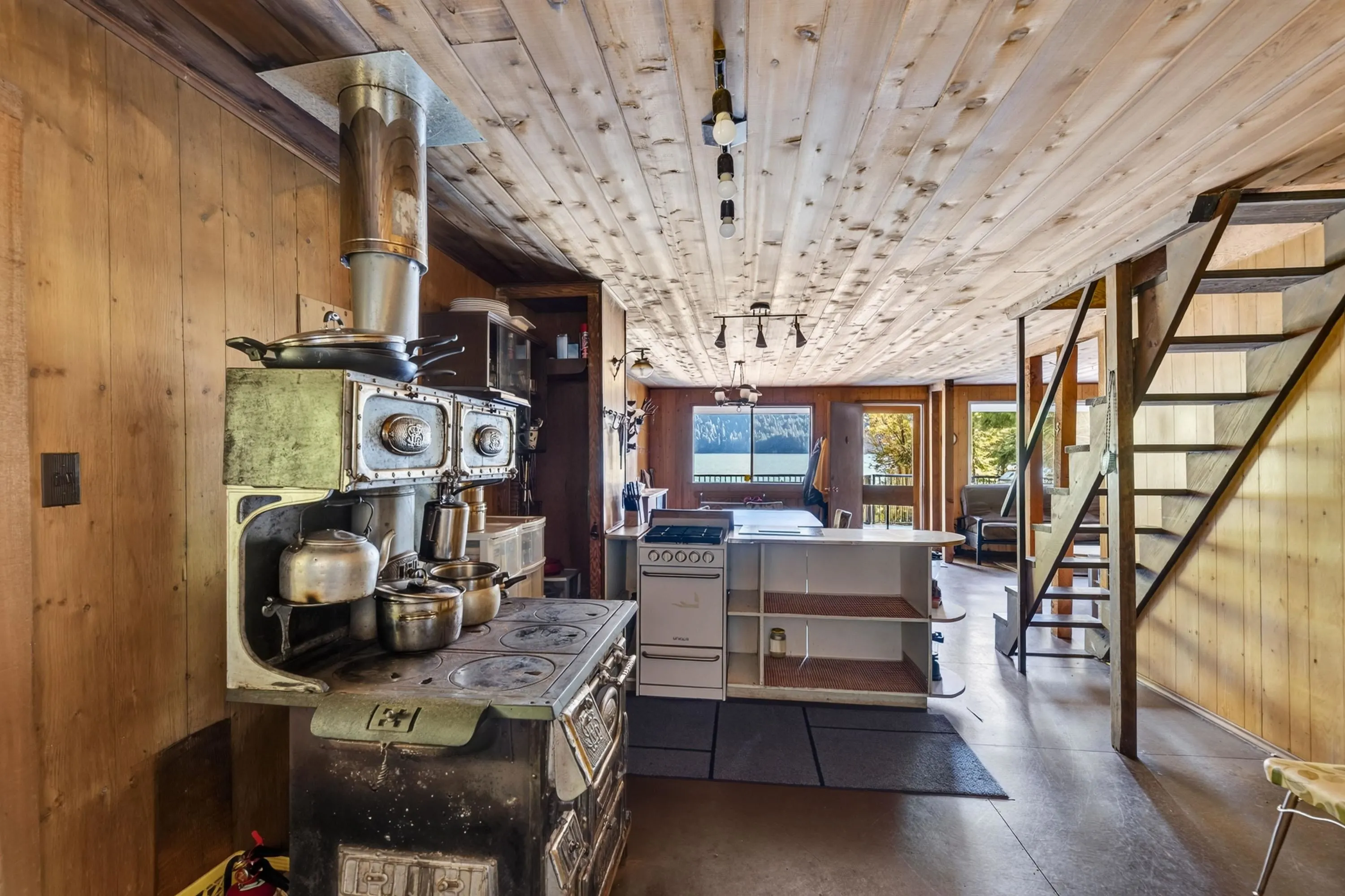 15 Debeck Creek