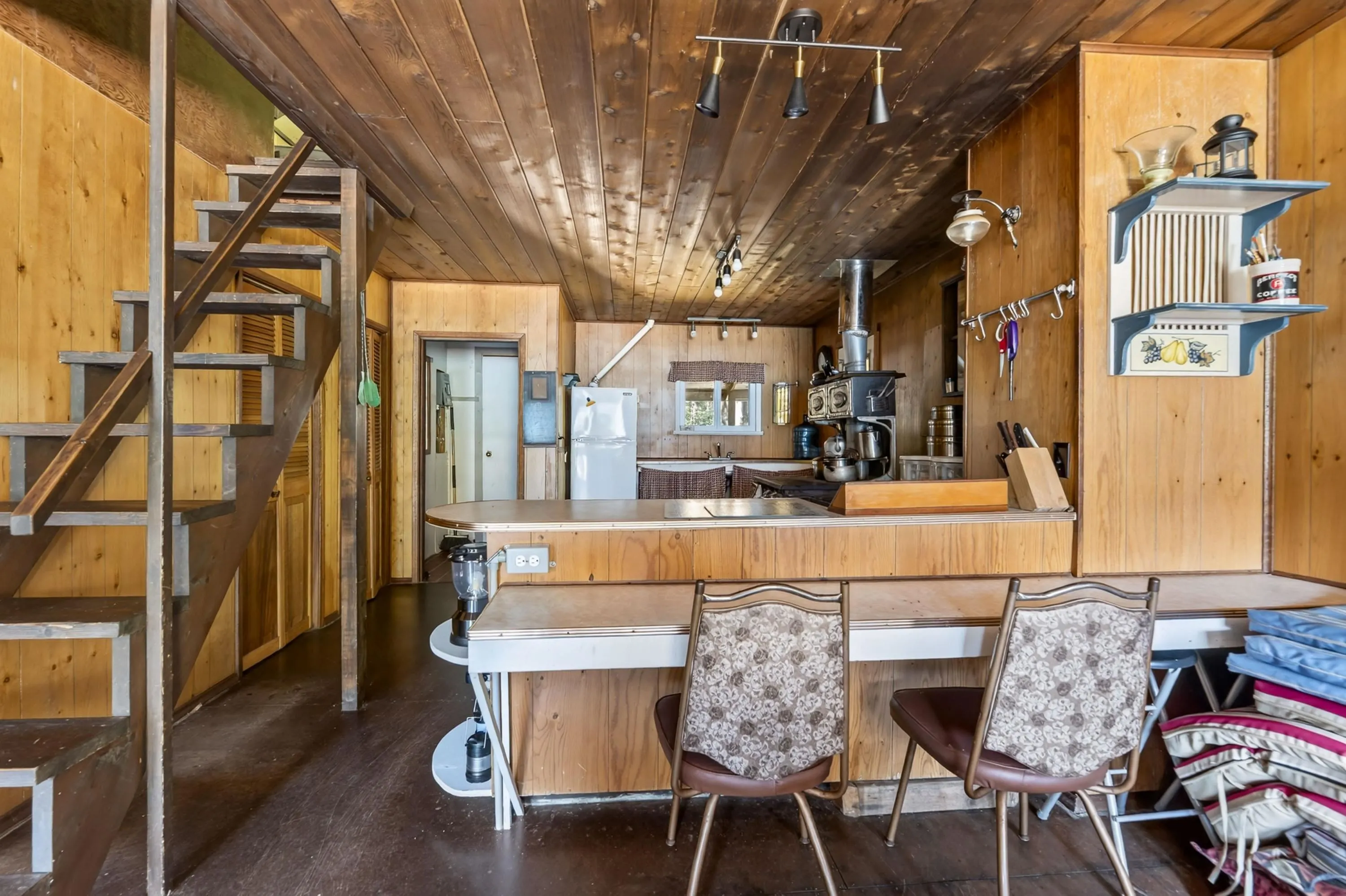 15 Debeck Creek