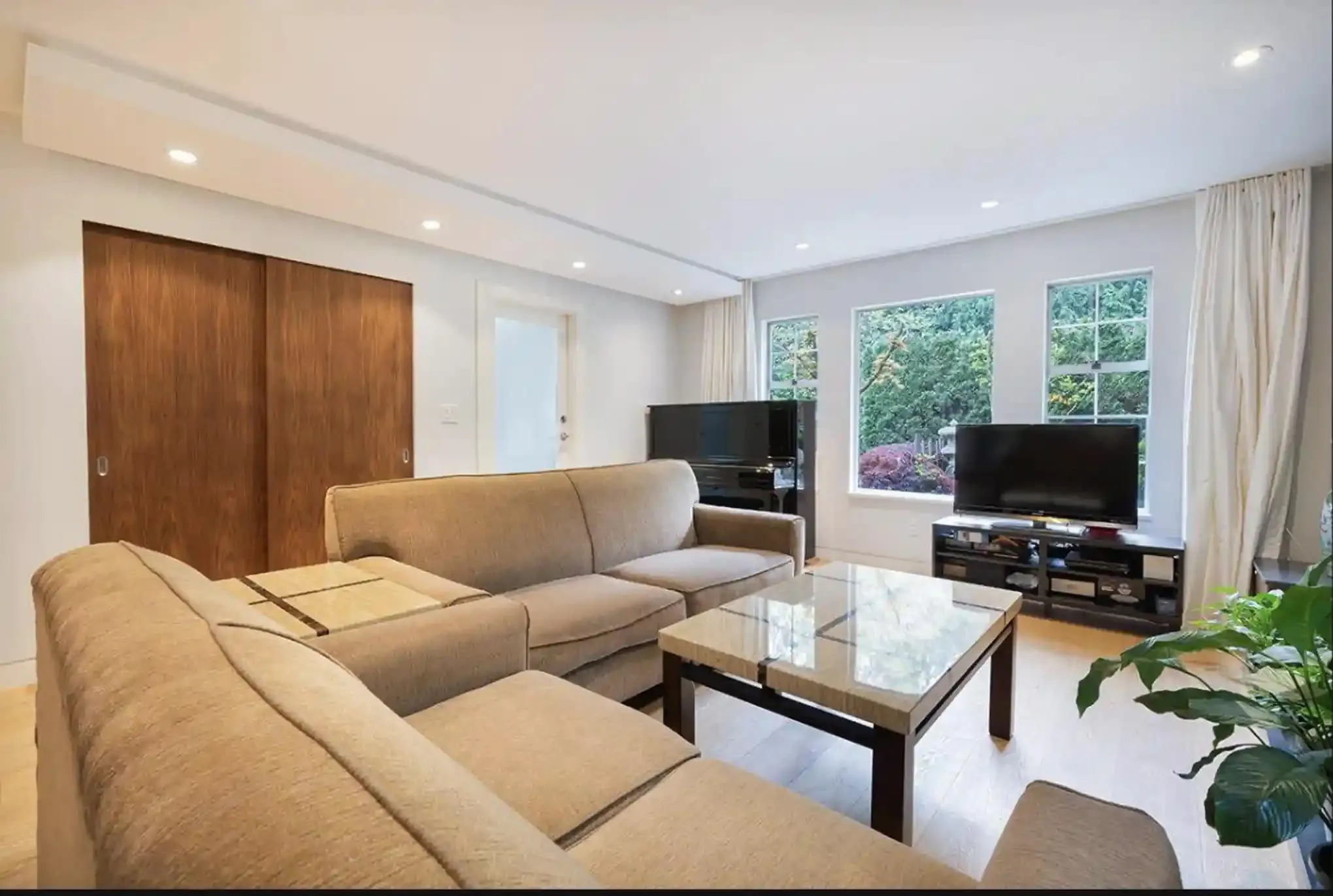 453X 16th Ave W #Ground Floor