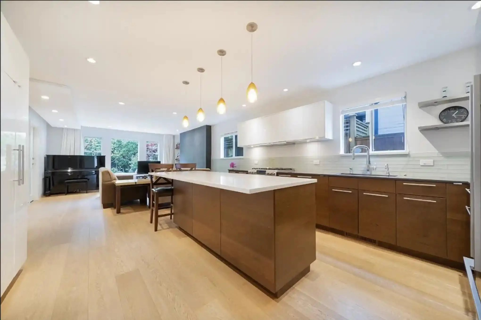 453X 16th Ave W #Ground Floor