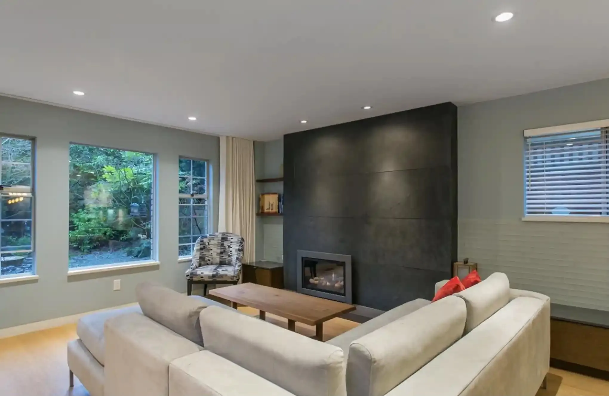 453X 16th Ave W #Ground Floor