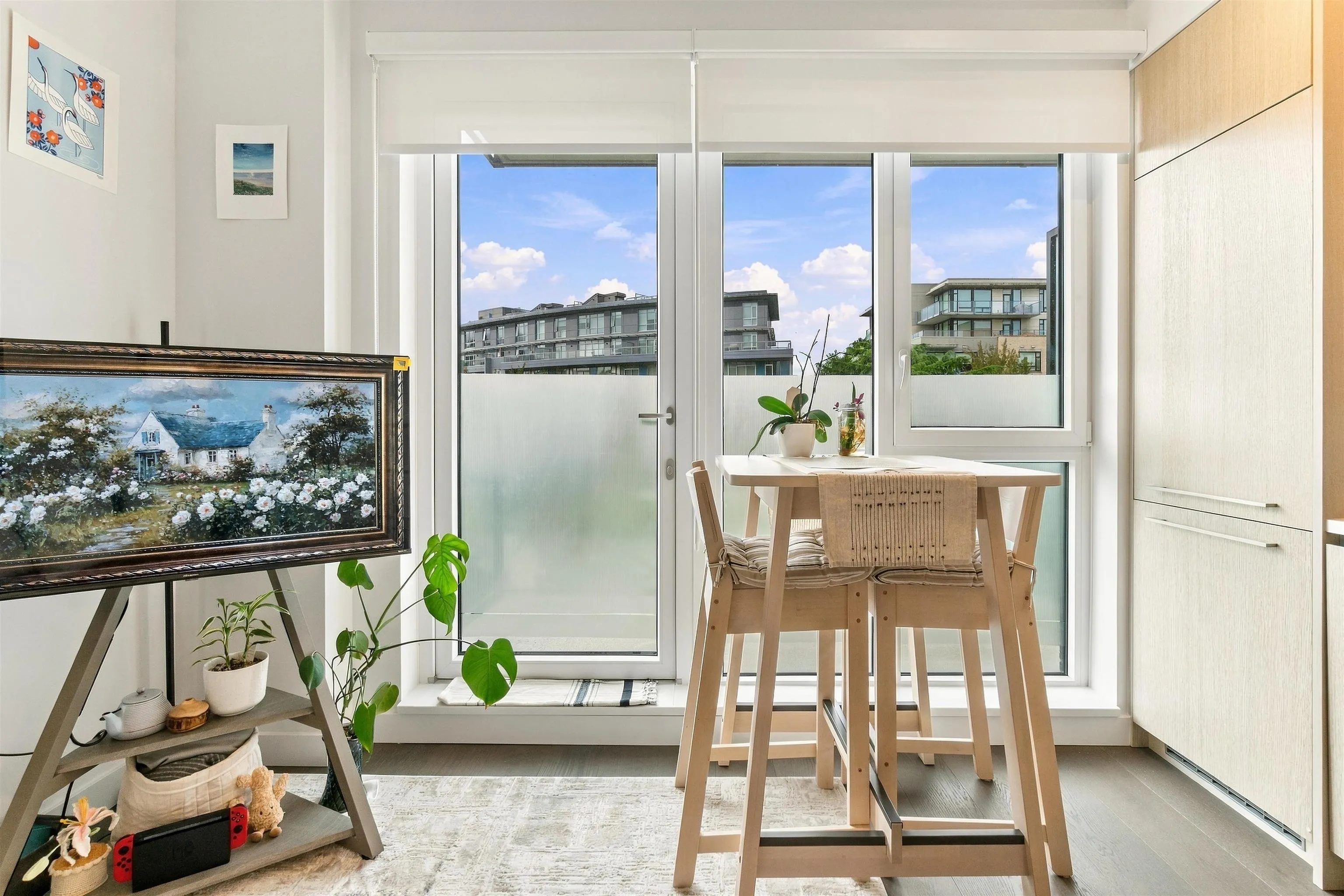 5168 Cambie Street #205
