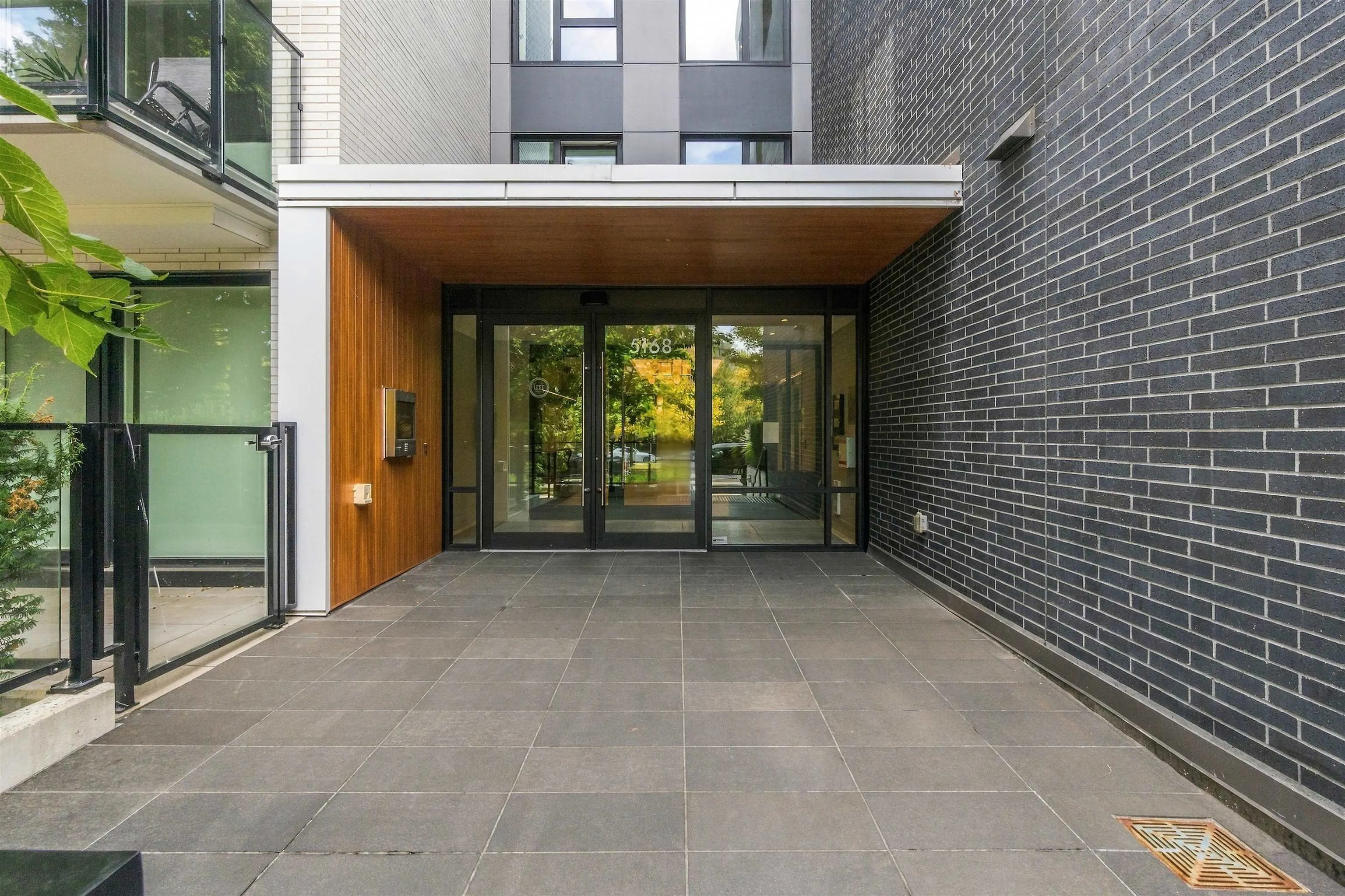 5168 Cambie Street #205