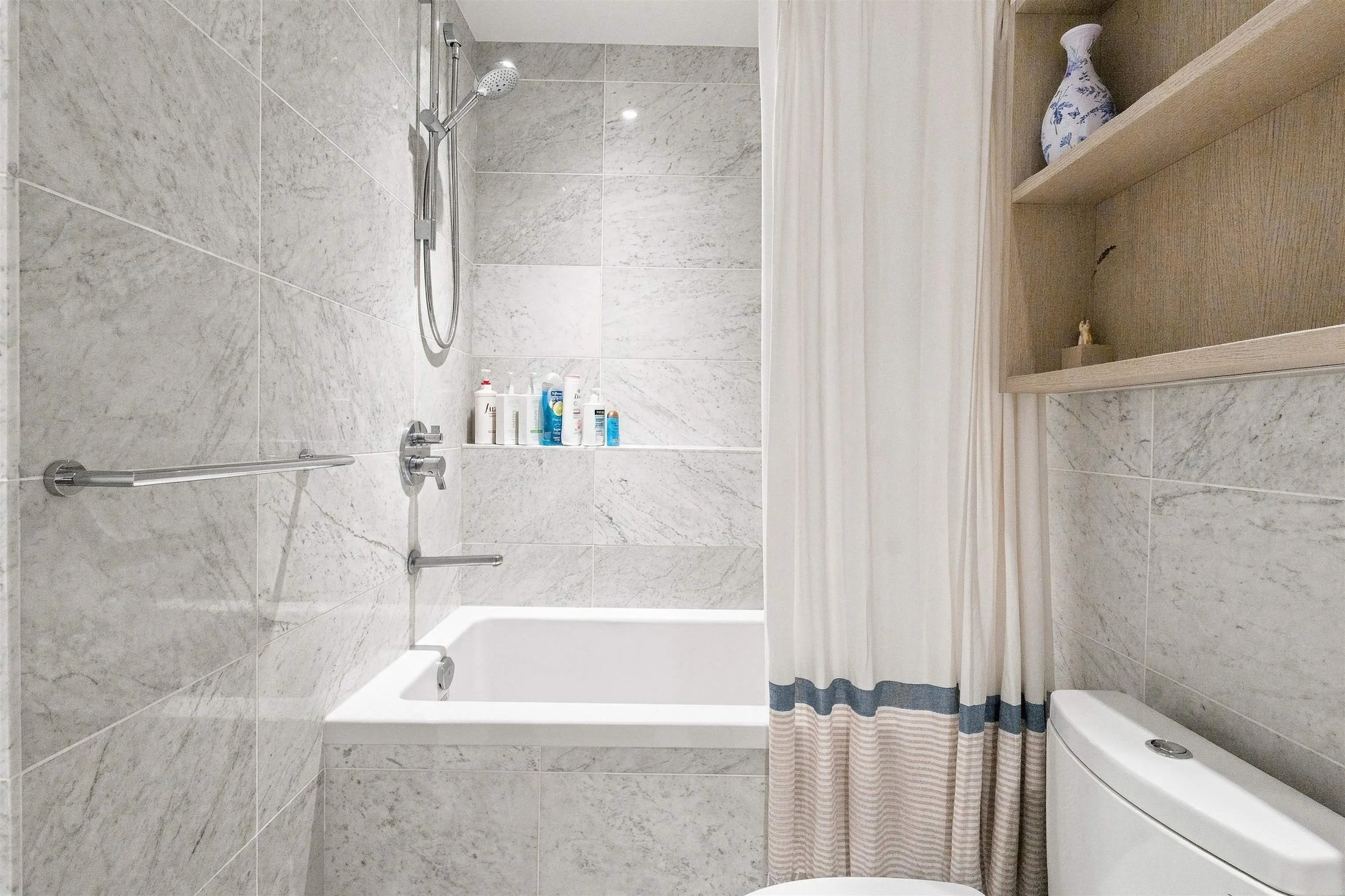 5168 Cambie Street #205