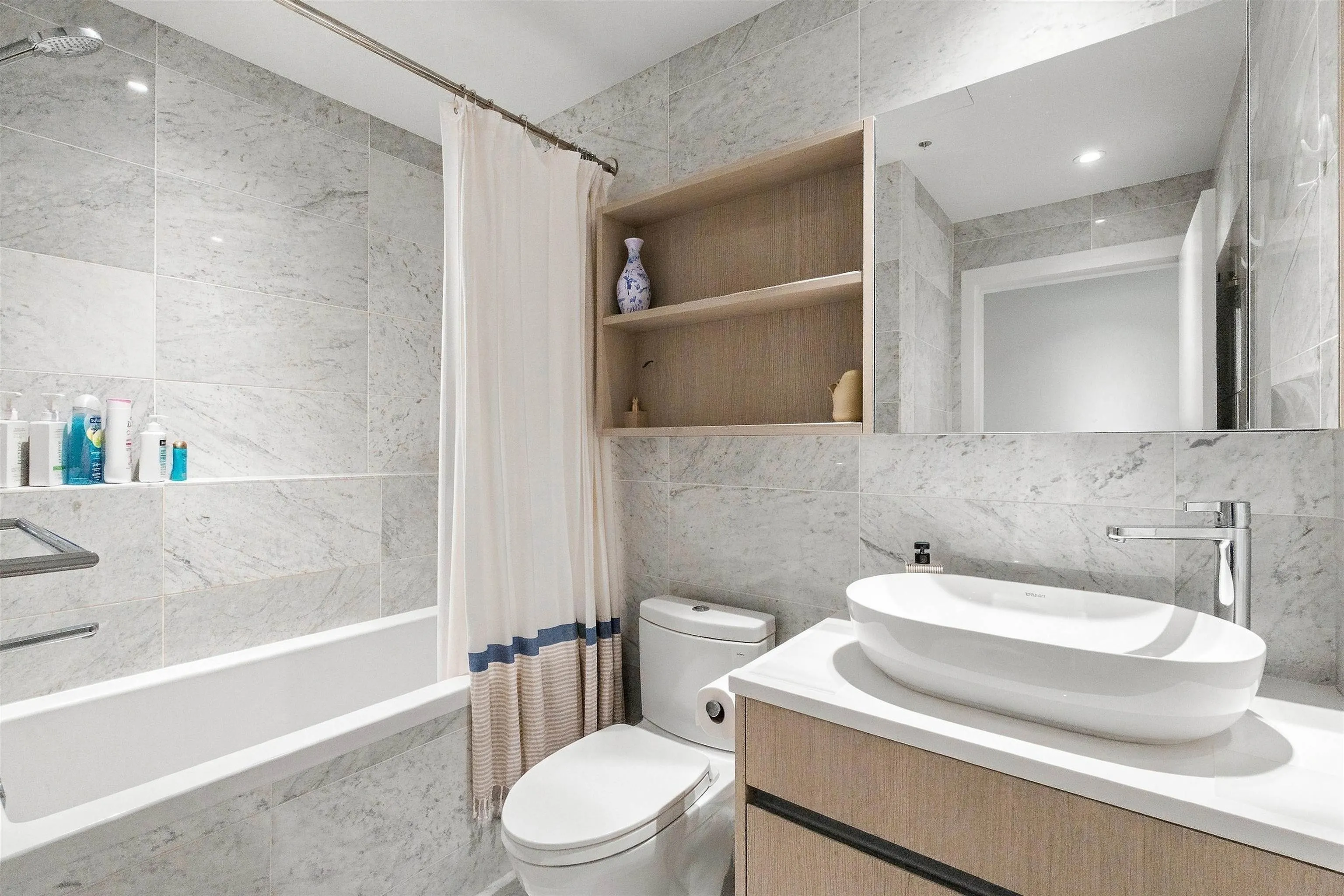 5168 Cambie Street #205