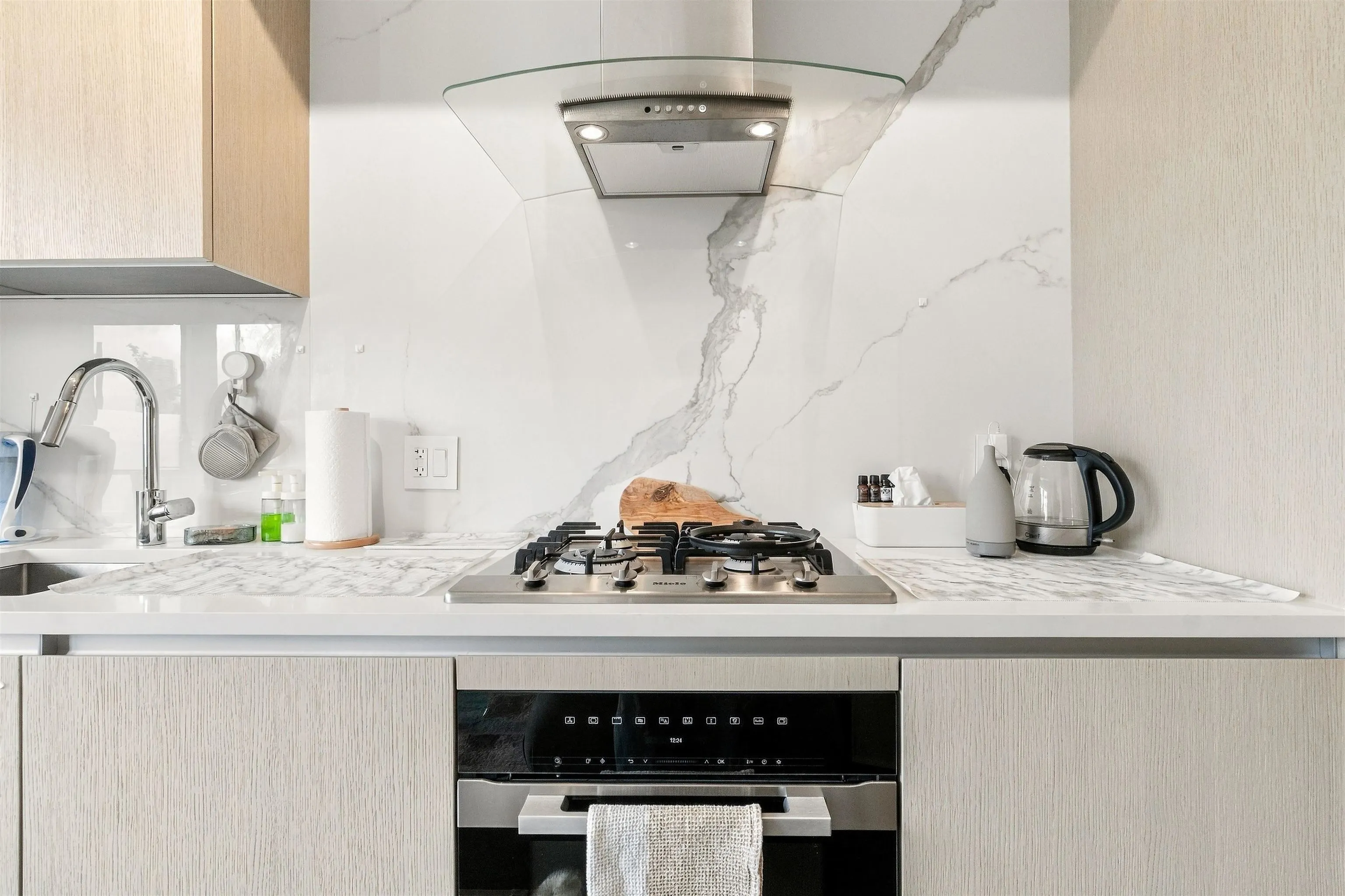 5168 Cambie Street #205
