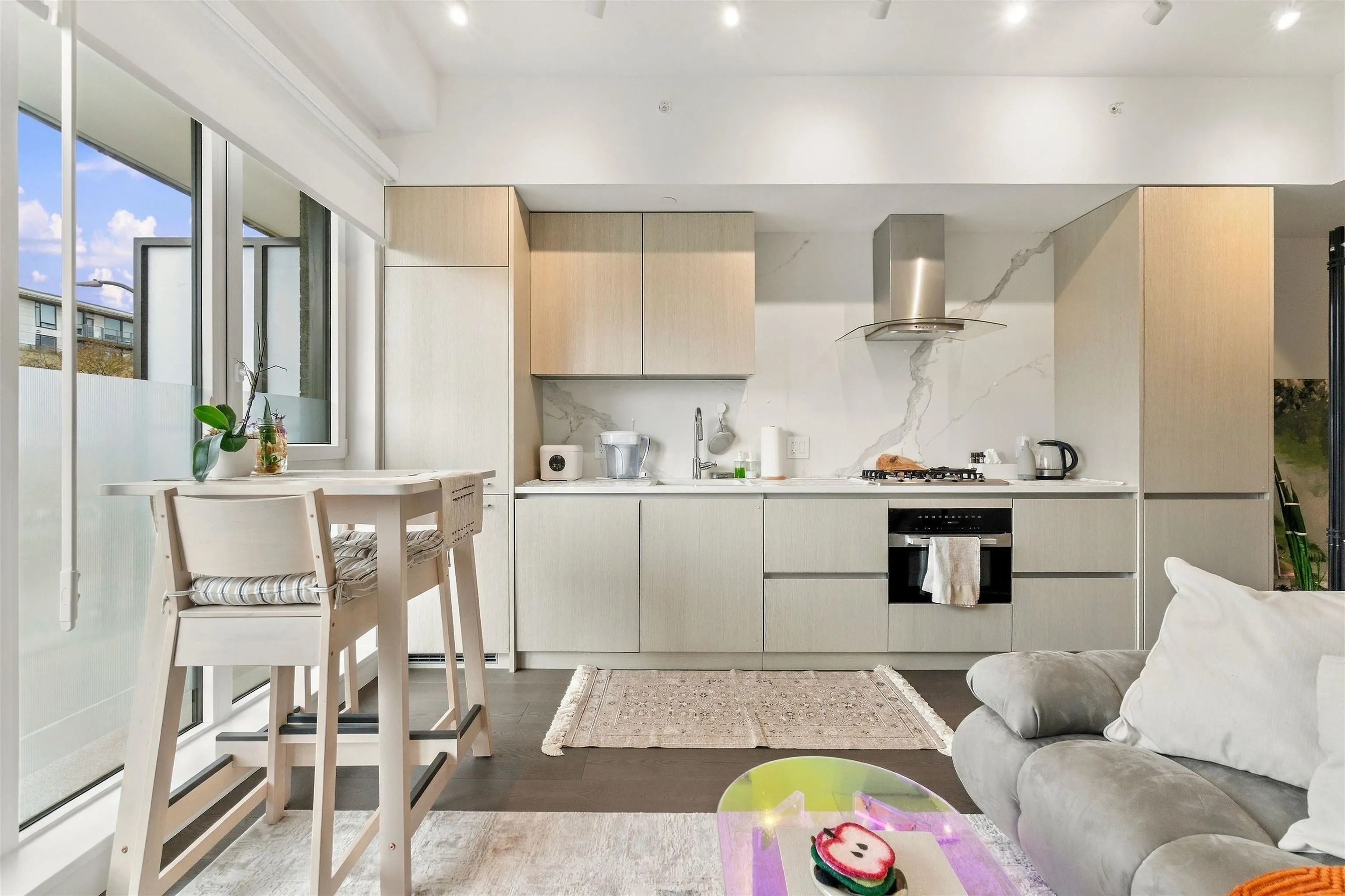 5168 Cambie Street #205