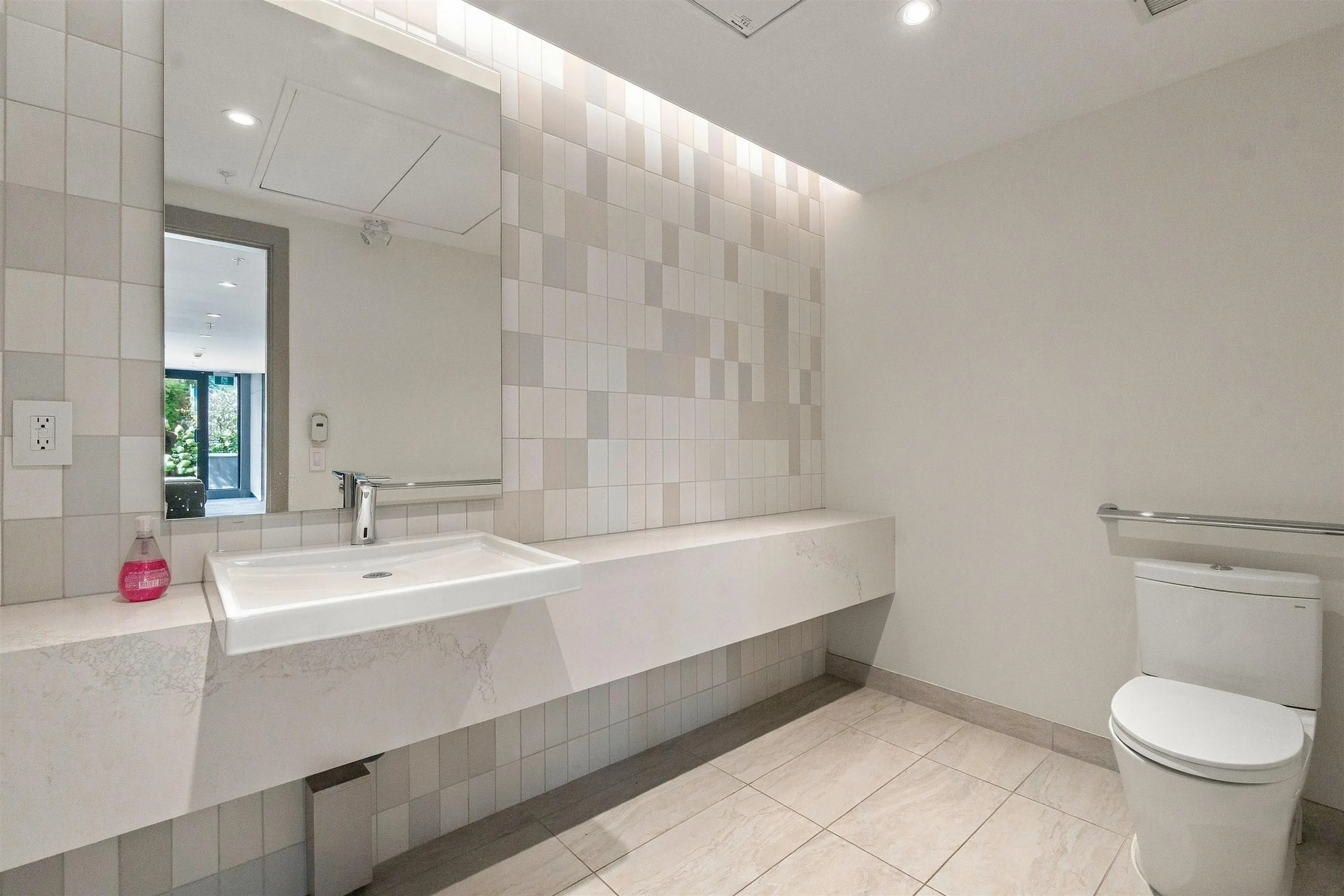 5168 Cambie Street #205