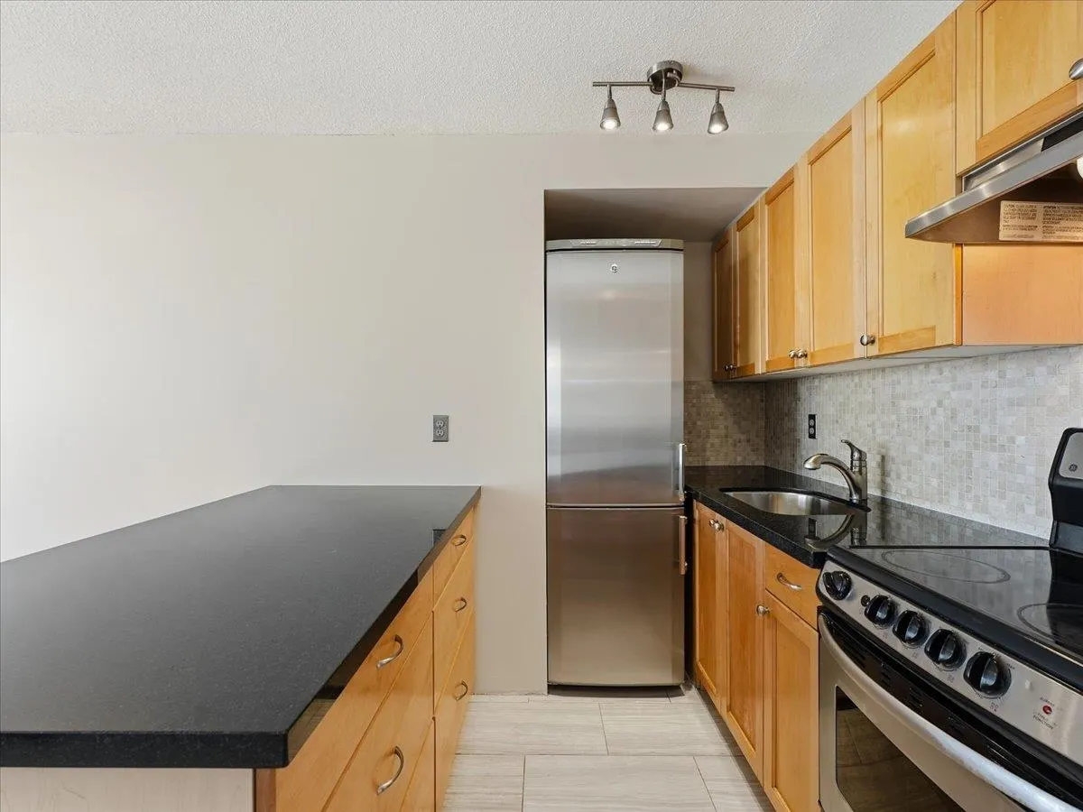 1250 Burnaby Street #1105