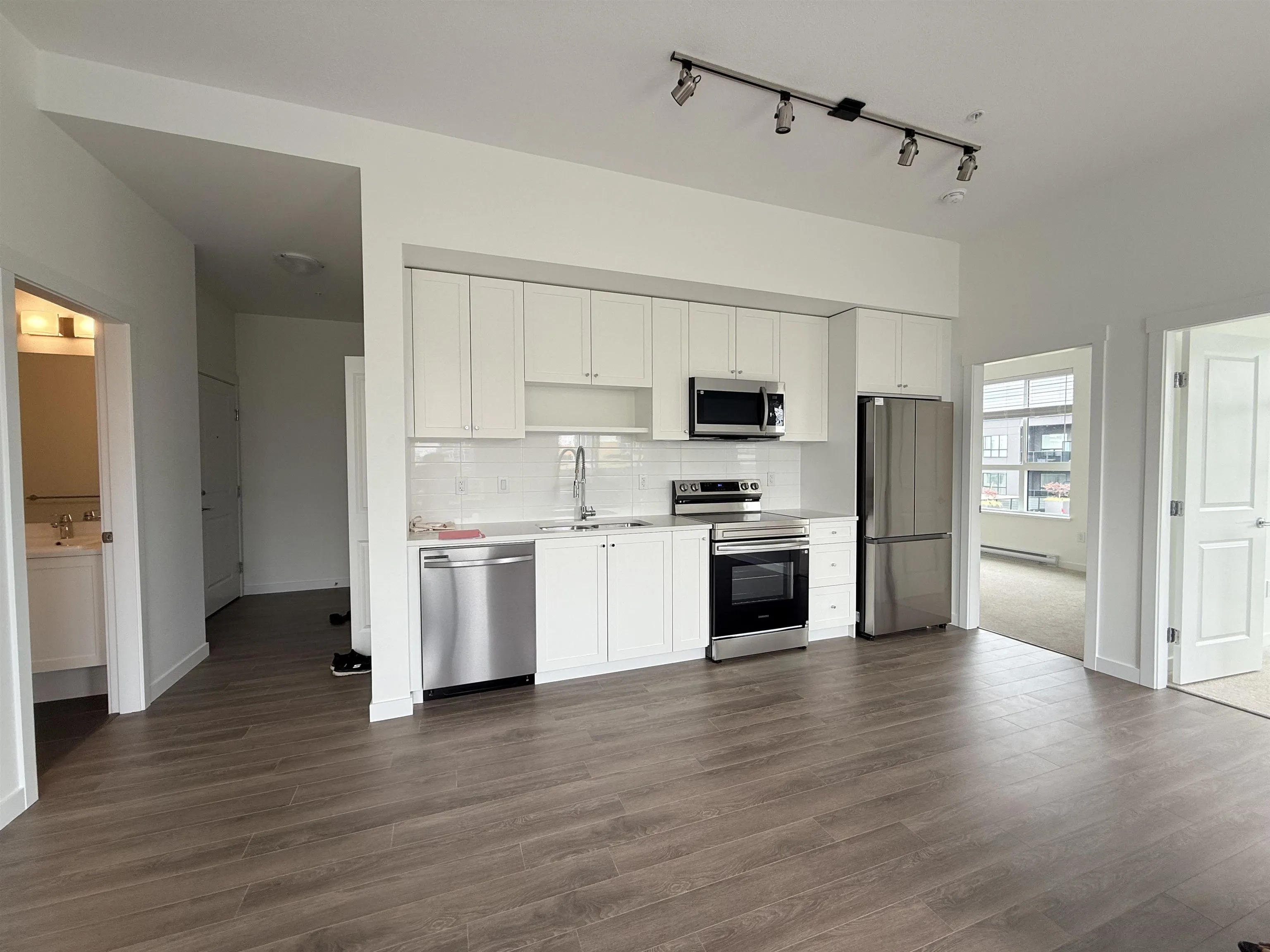 15733 85 Avenue #607