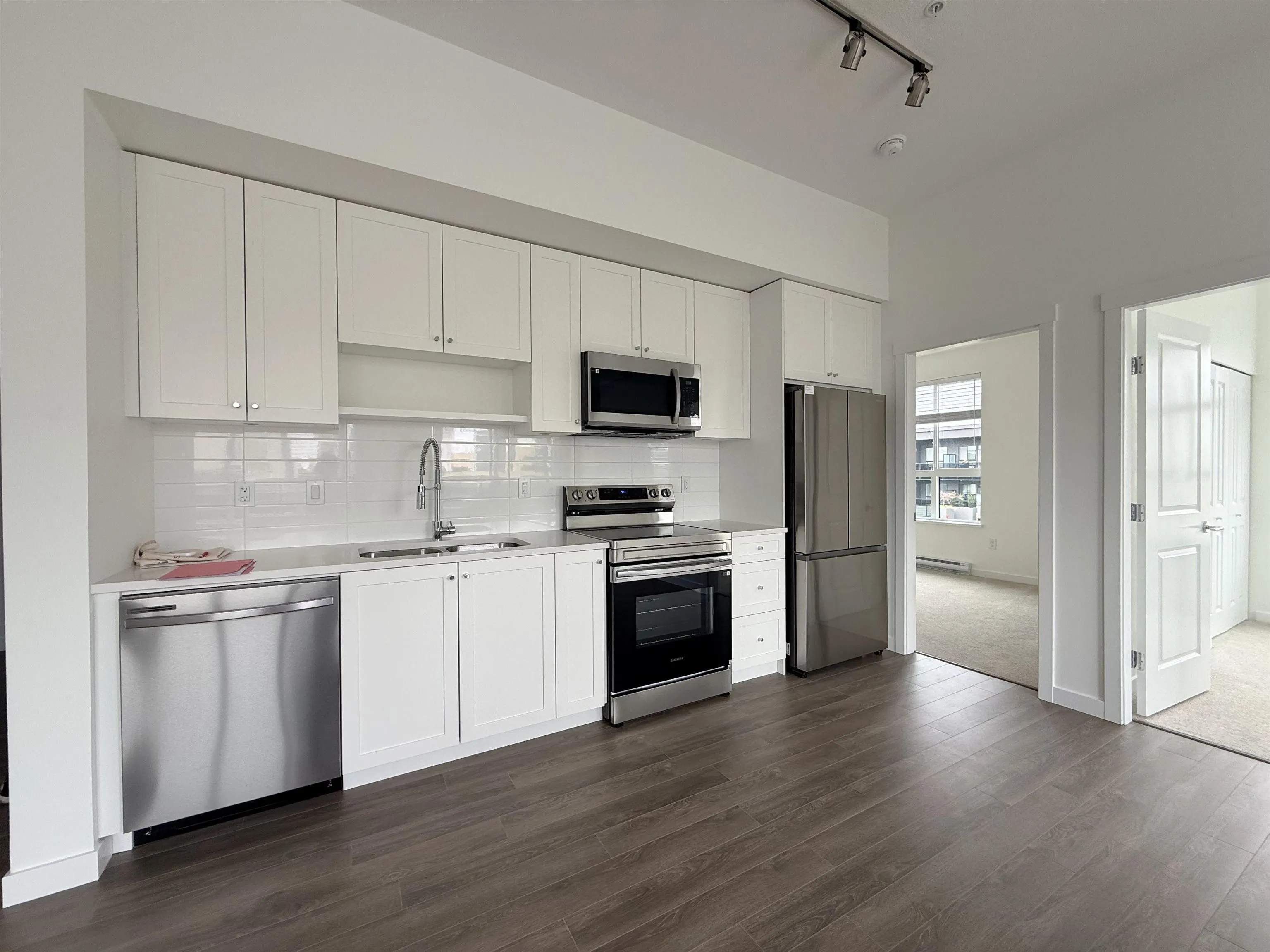 15733 85 Avenue #607