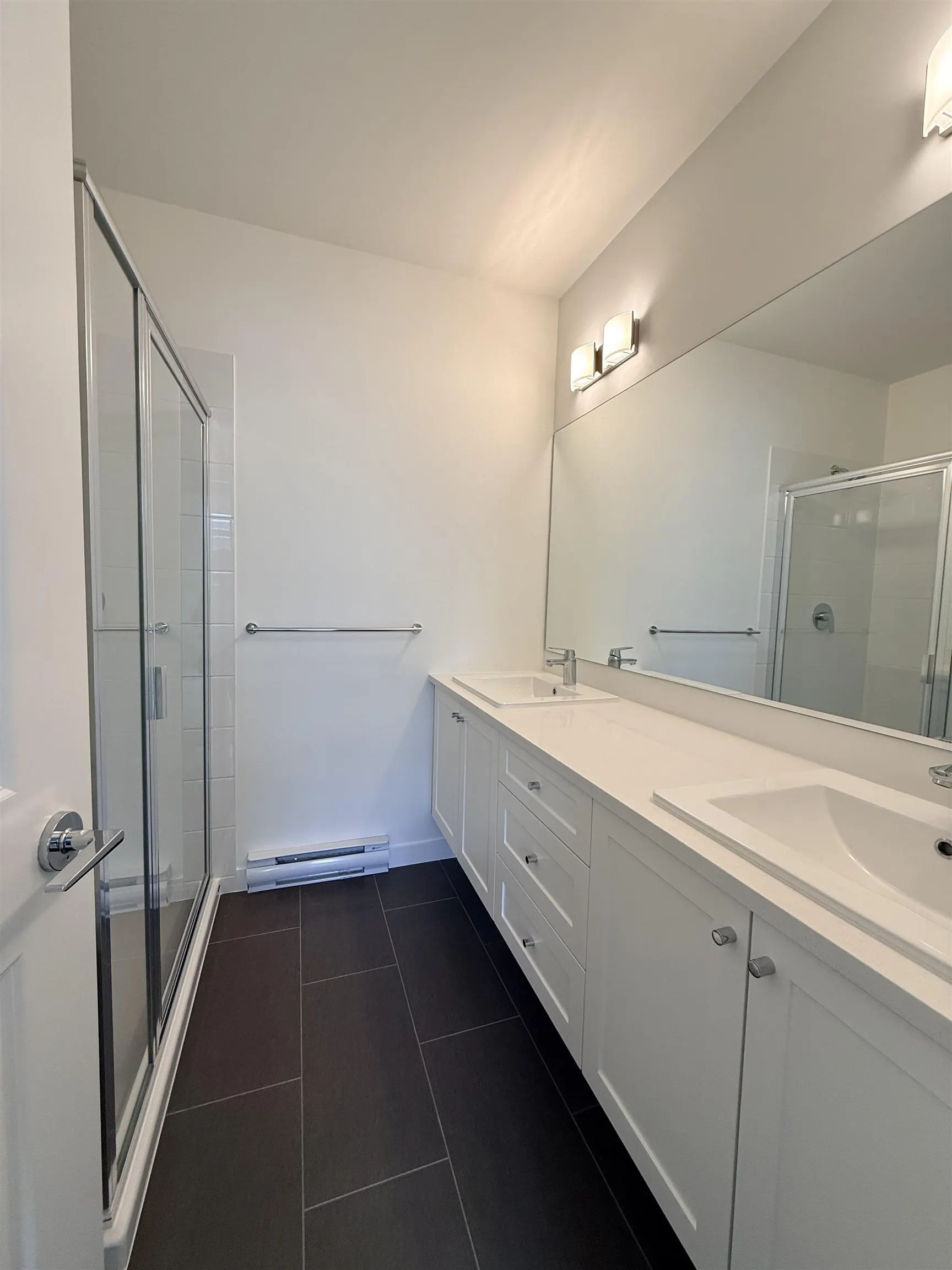 15733 85 Avenue #607
