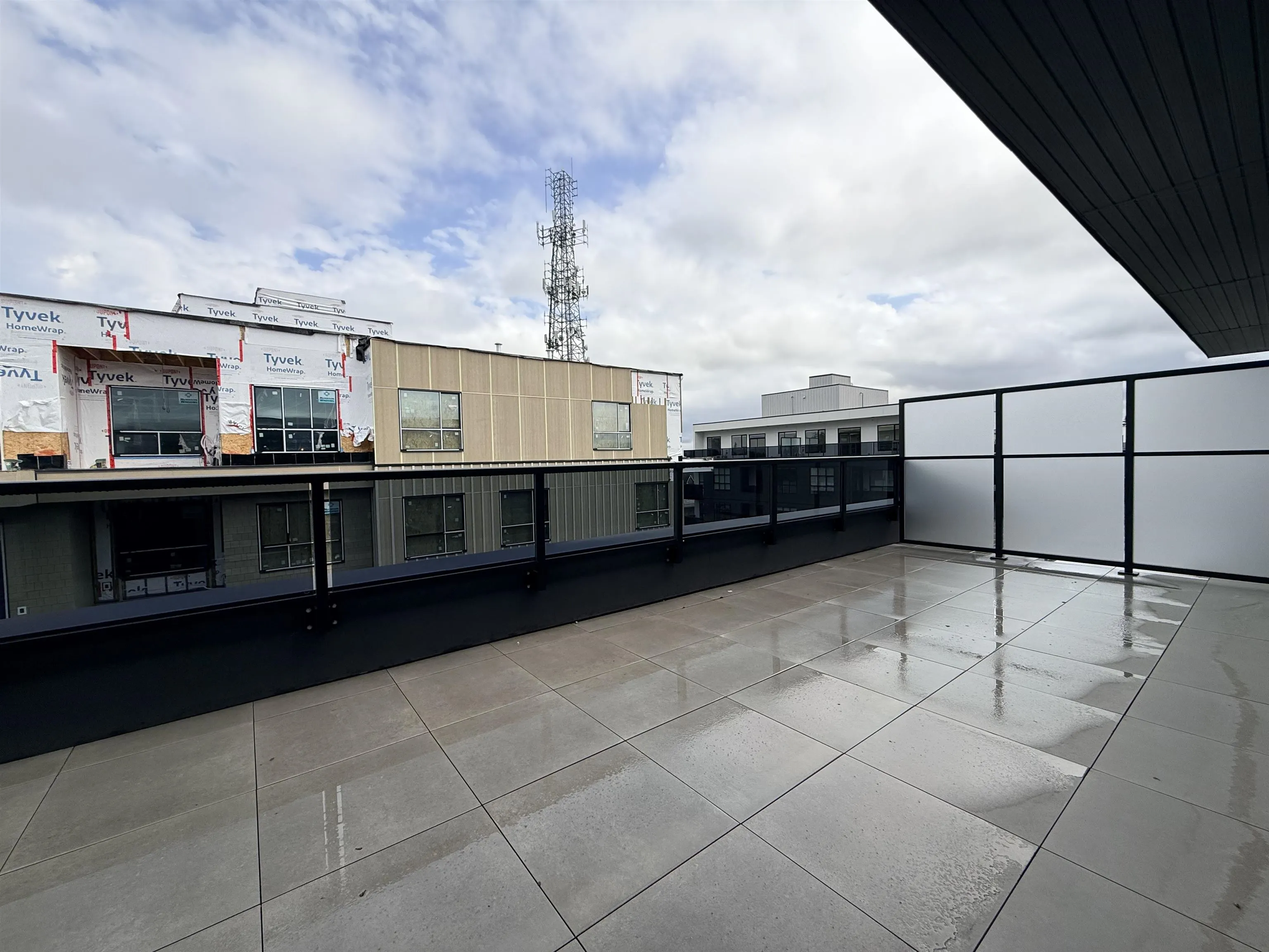 15733 85 Avenue #607